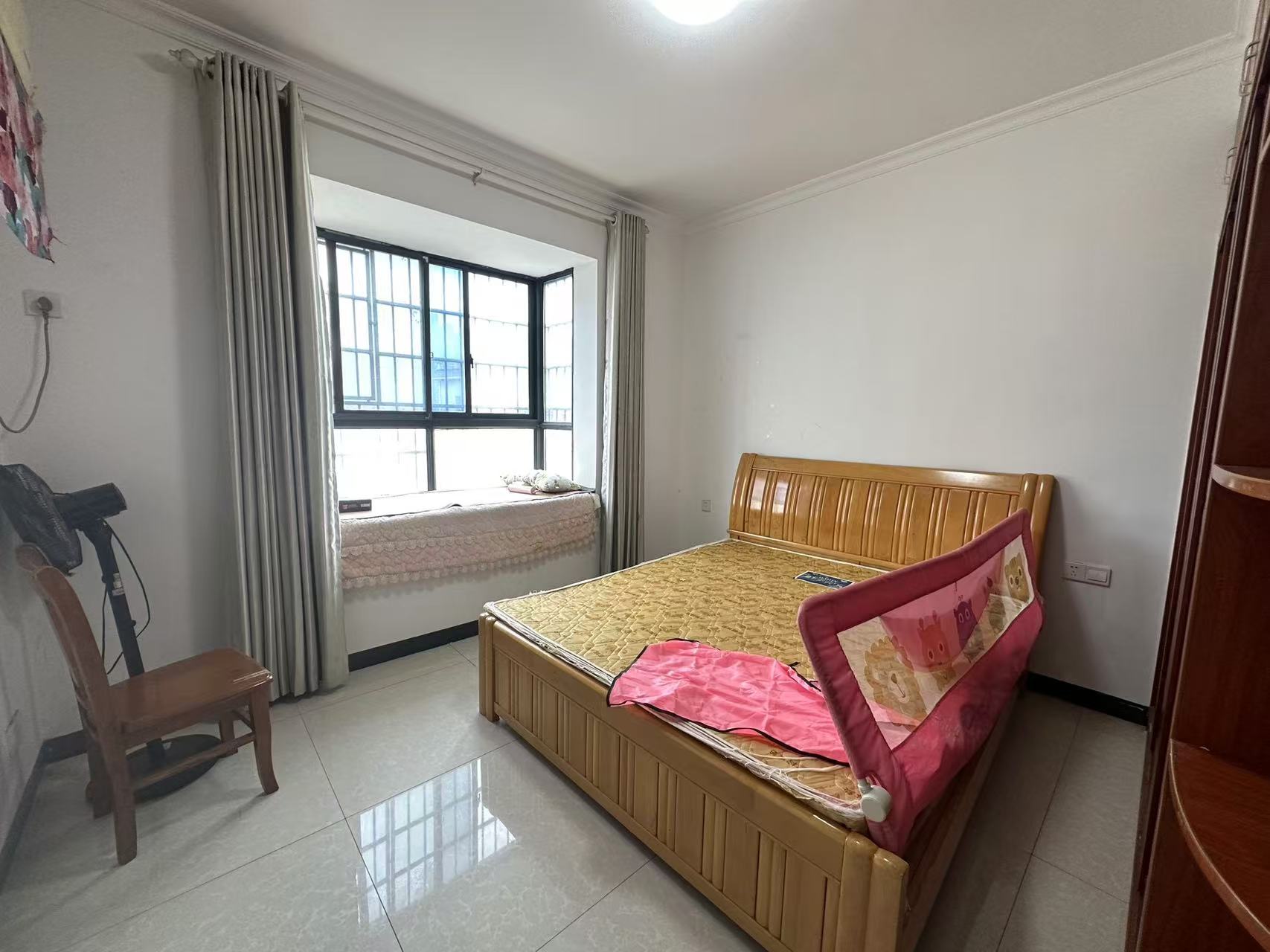 五星龙廻塘小区  3室2厅1卫    1700.0元/月 五星龙廻塘小区  3室2厅1卫    1700.0元/月室内图