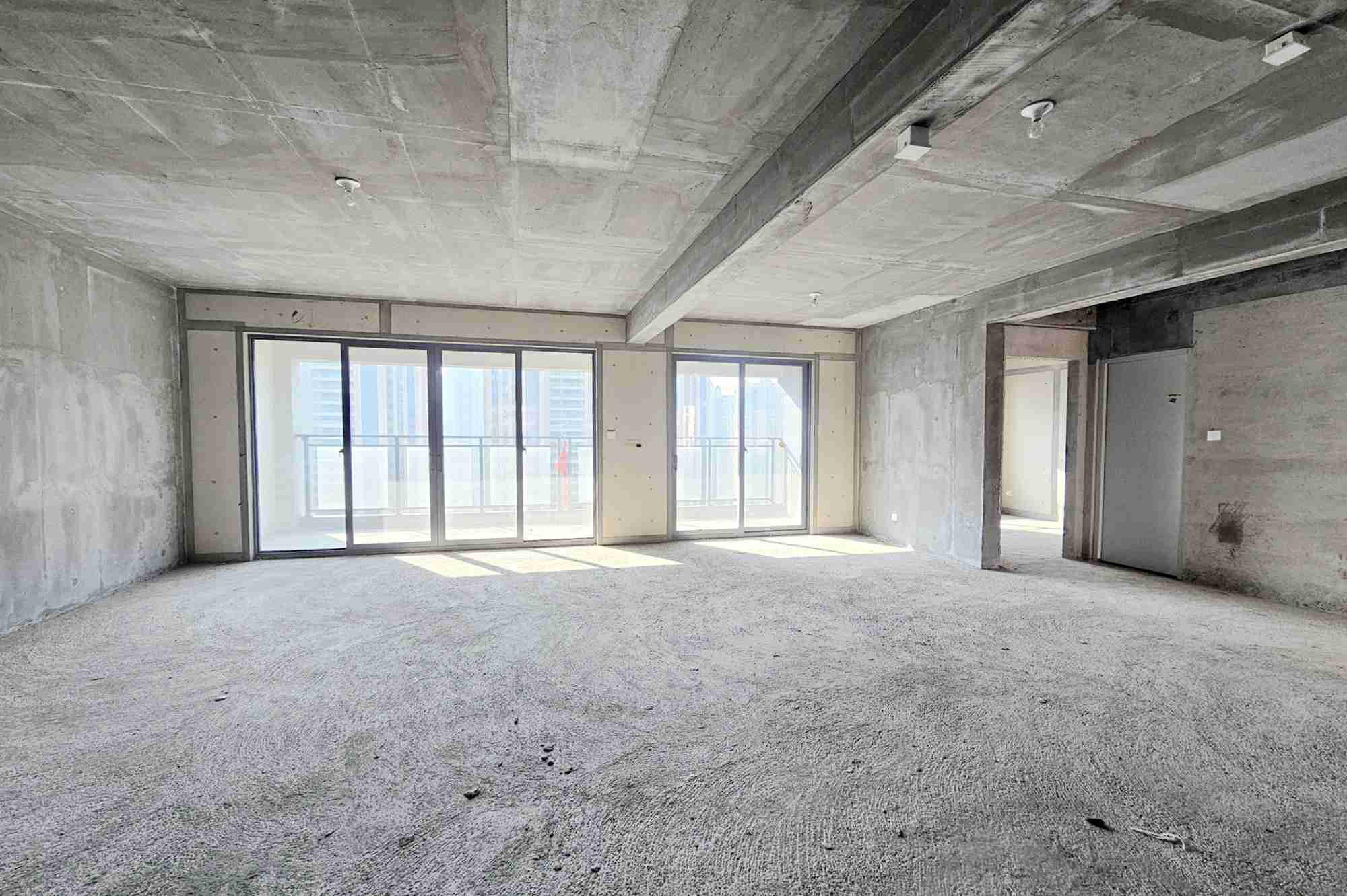 长房东旭国际  4室2厅2卫   179.00万客厅