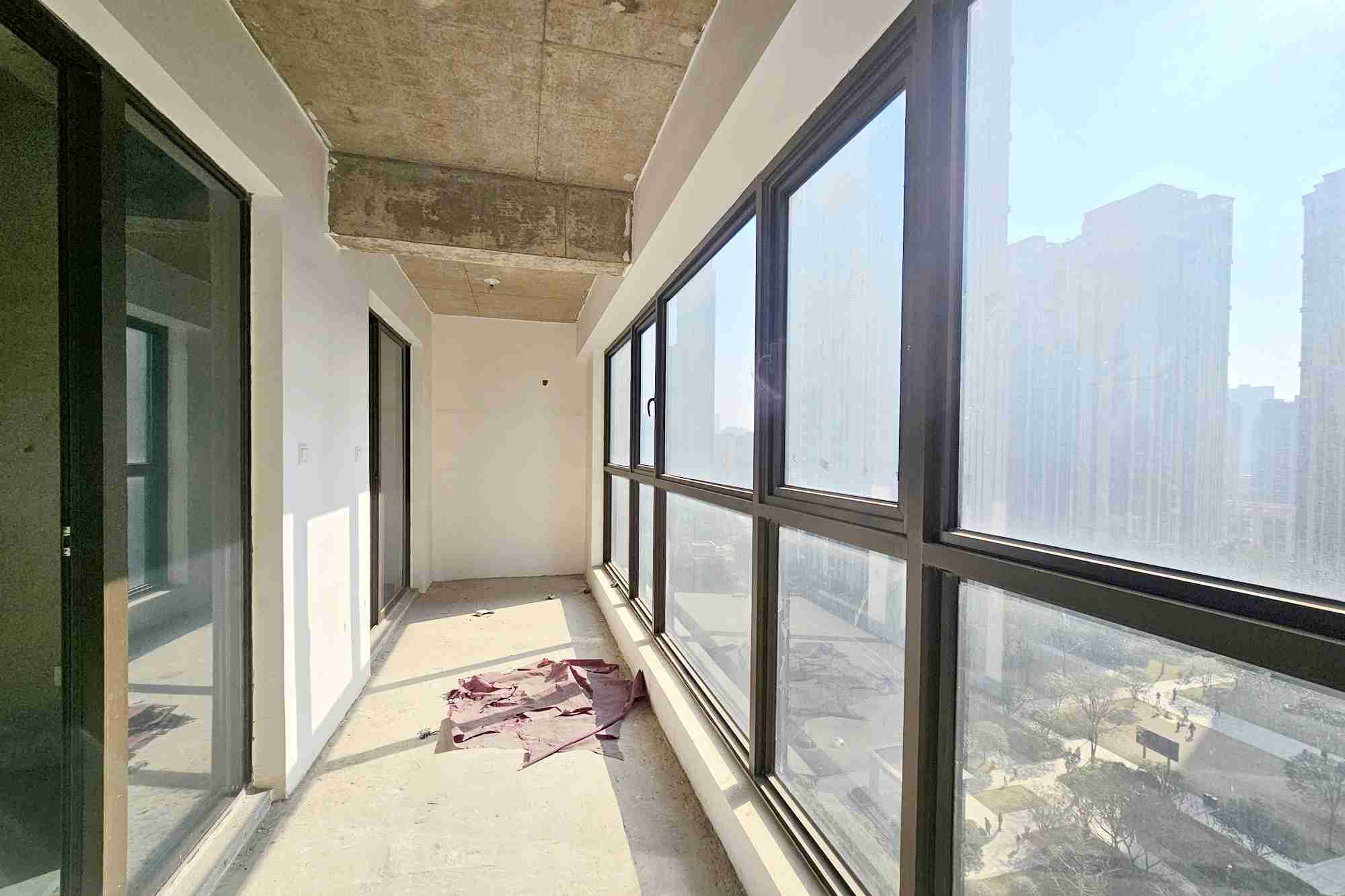 明昇壹城(明昇时代广场)二期 4室2厅2卫 182.0万 明昇壹城(明昇时代广场)二期 4室2厅2卫 182.0万阳台