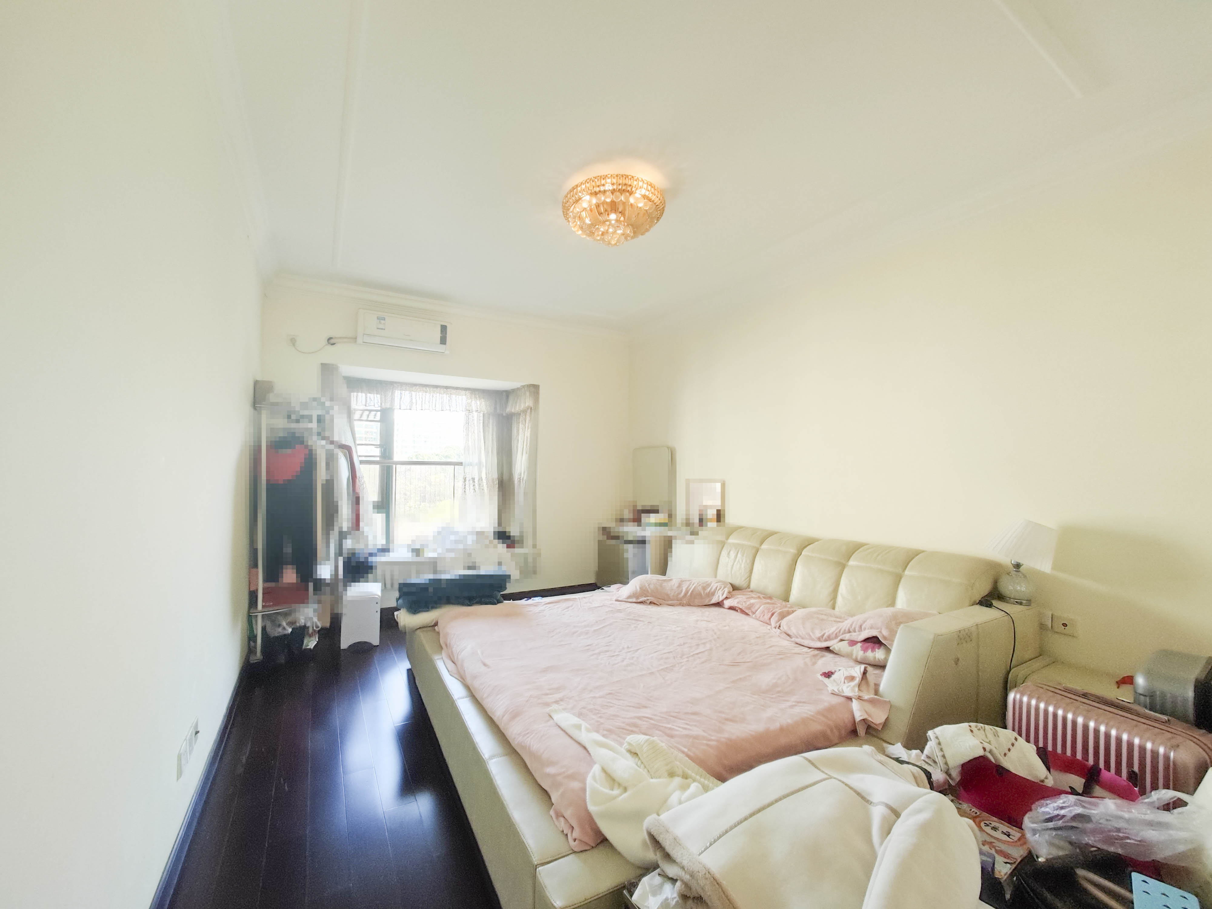 恒大城  4室2厅2卫    118.0万 恒大城  4室2厅2卫    118.0万卧室