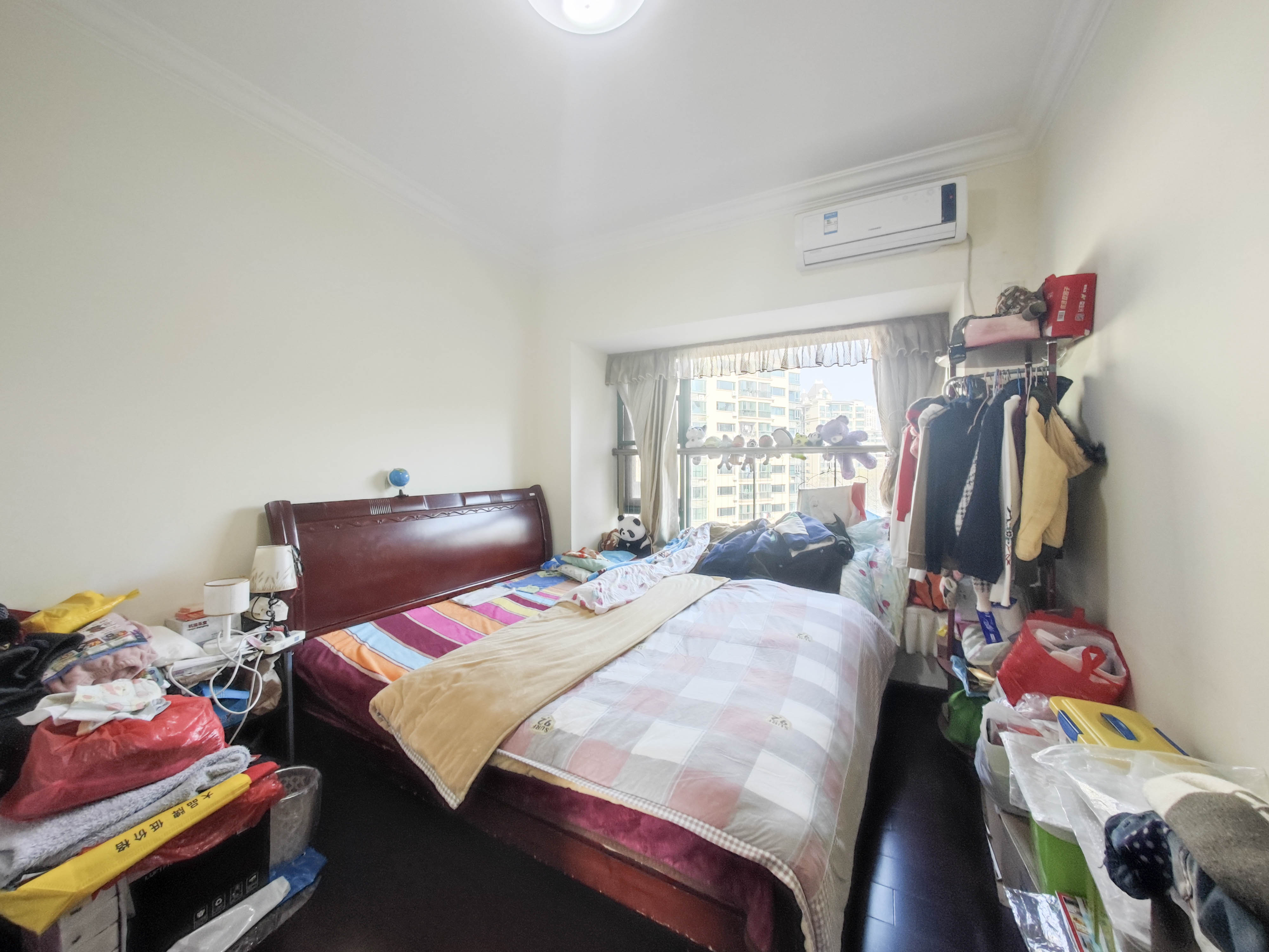 恒大城  4室2厅2卫    118.0万 恒大城  4室2厅2卫    118.0万卧室