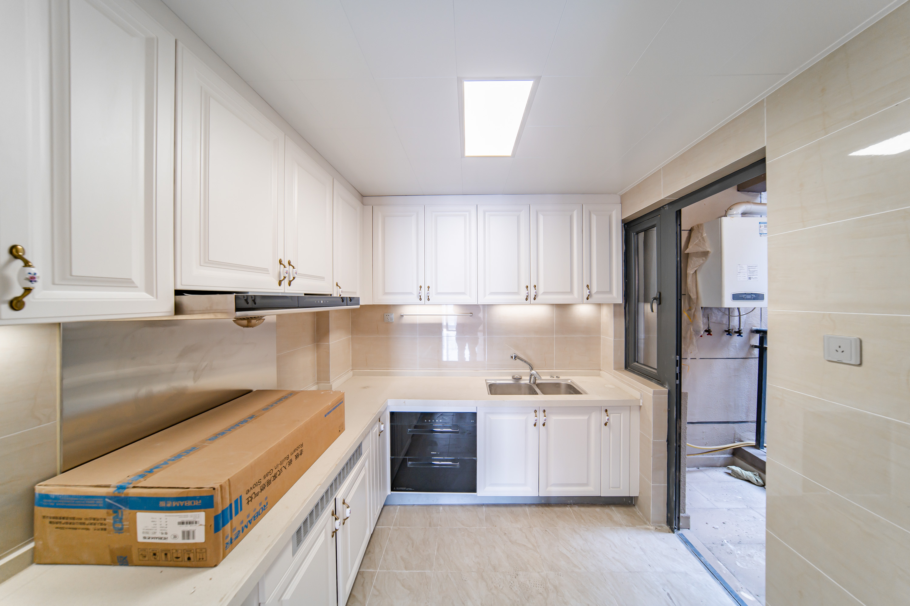 恒大文化旅游城C区 3室2厅2卫 102.0万 恒大文化旅游城C区 3室2厅2卫 102.0万厨房