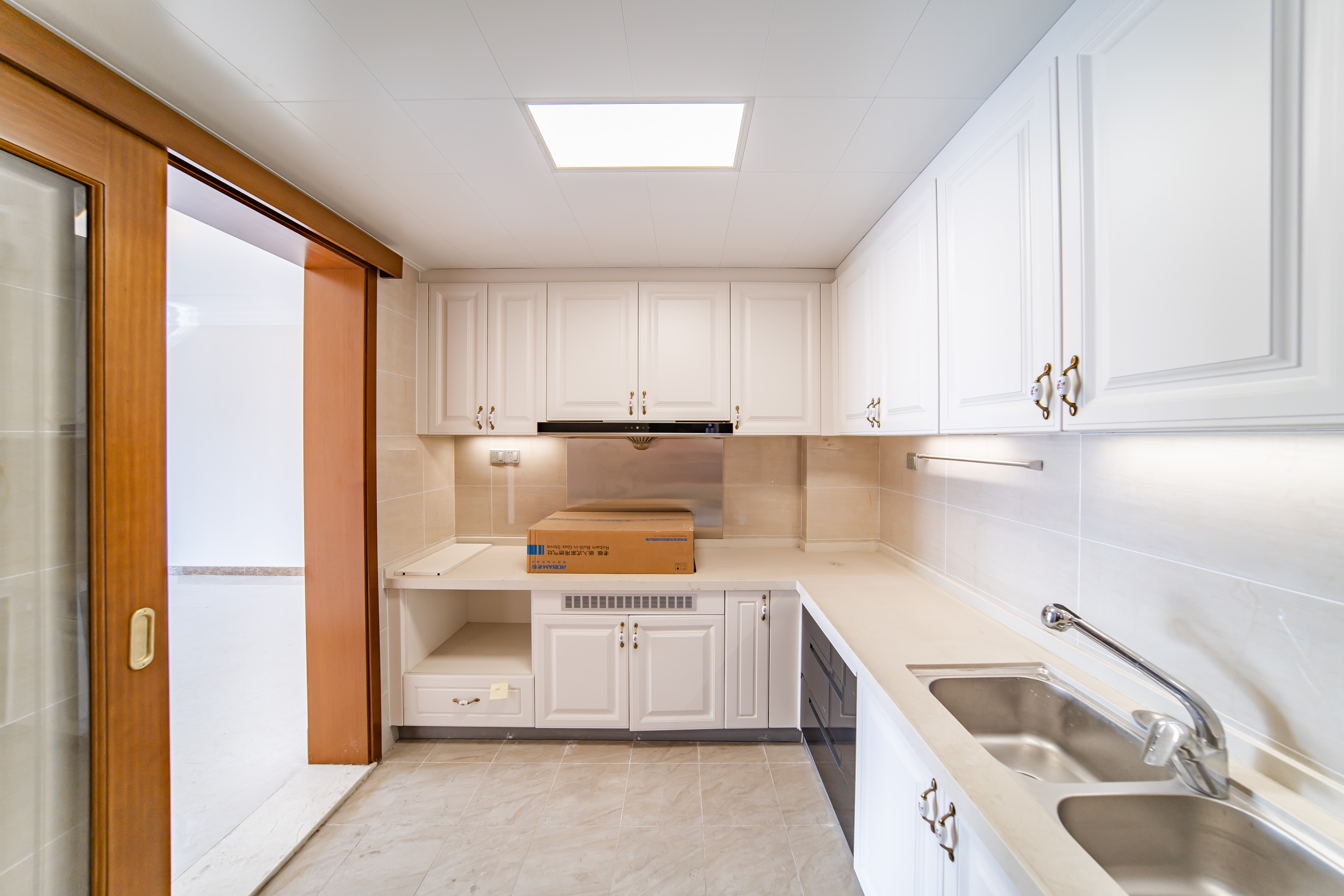 恒大文化旅游城C区 3室2厅2卫 102.0万 恒大文化旅游城C区 3室2厅2卫 102.0万厨房