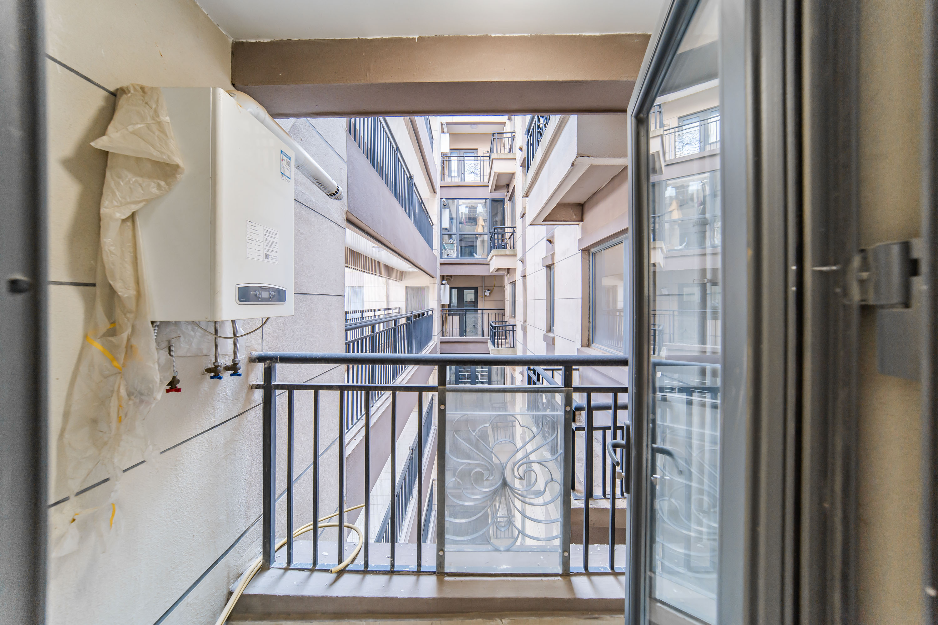 恒大文化旅游城C区 3室2厅2卫 102.0万 恒大文化旅游城C区 3室2厅2卫 102.0万阳台