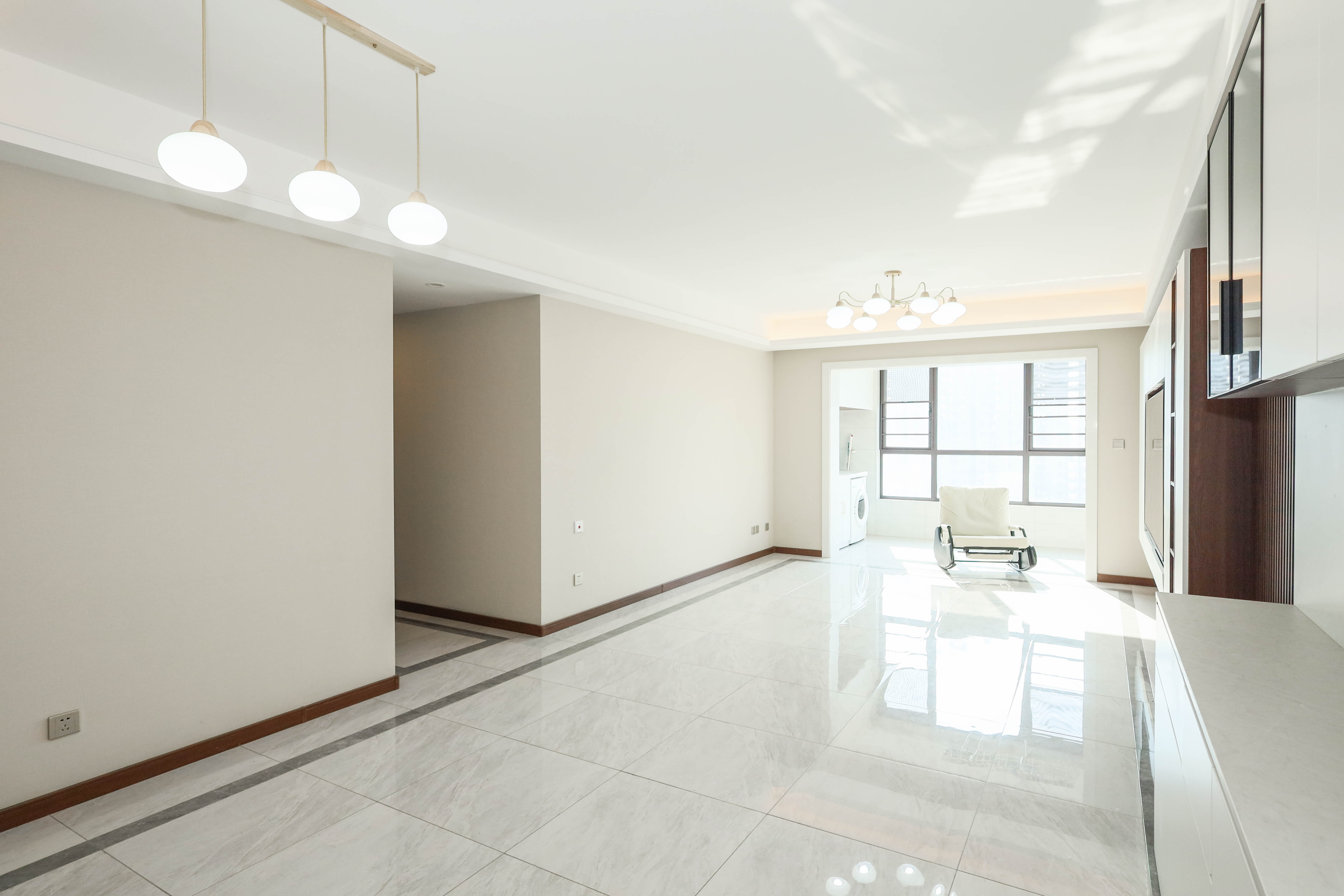 中梁云麓传奇 3室2厅1卫 105.0万 中梁云麓传奇 3室2厅1卫 105.0万客厅