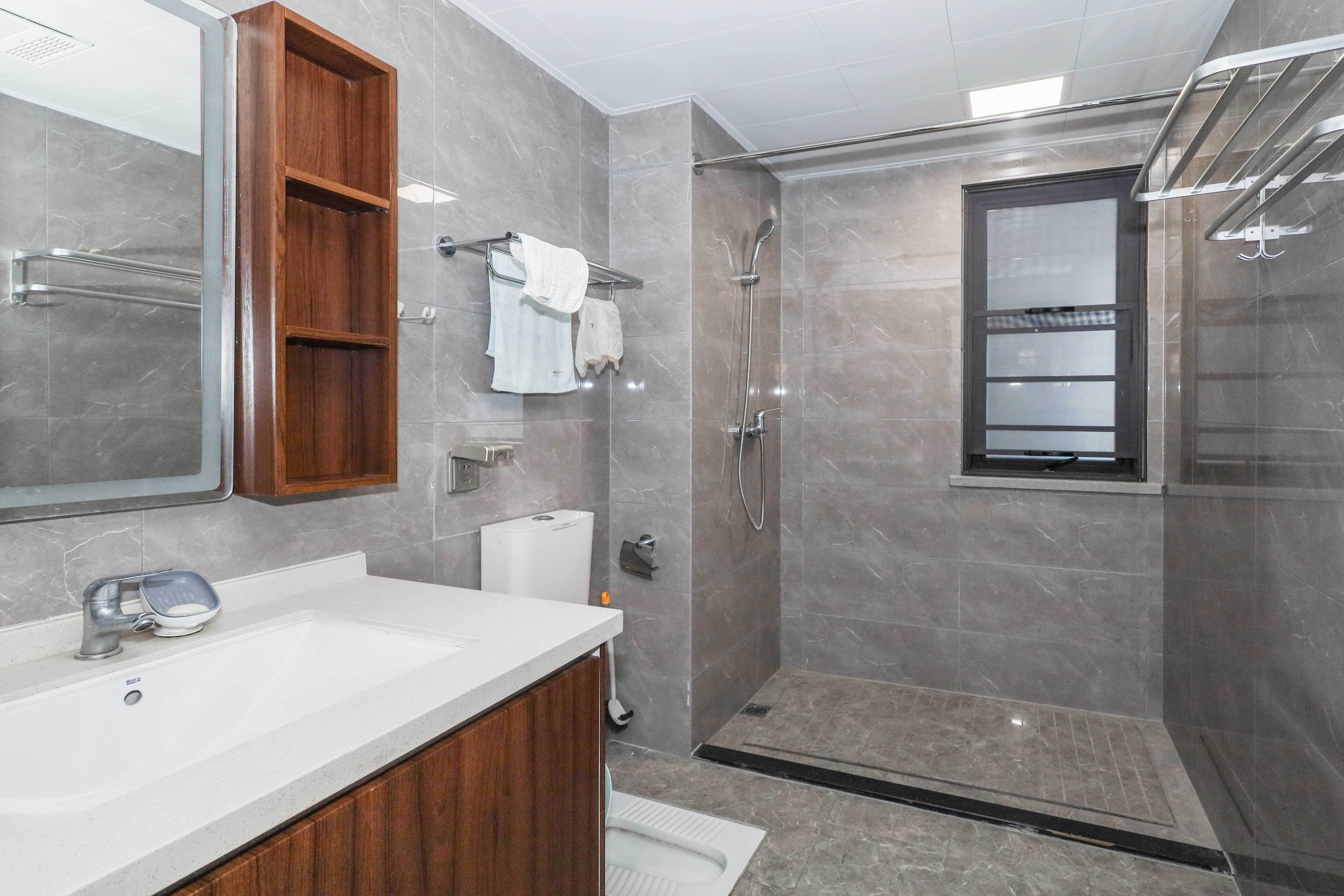 中梁云麓传奇 3室2厅1卫 105.0万 中梁云麓传奇 3室2厅1卫 105.0万卫生间