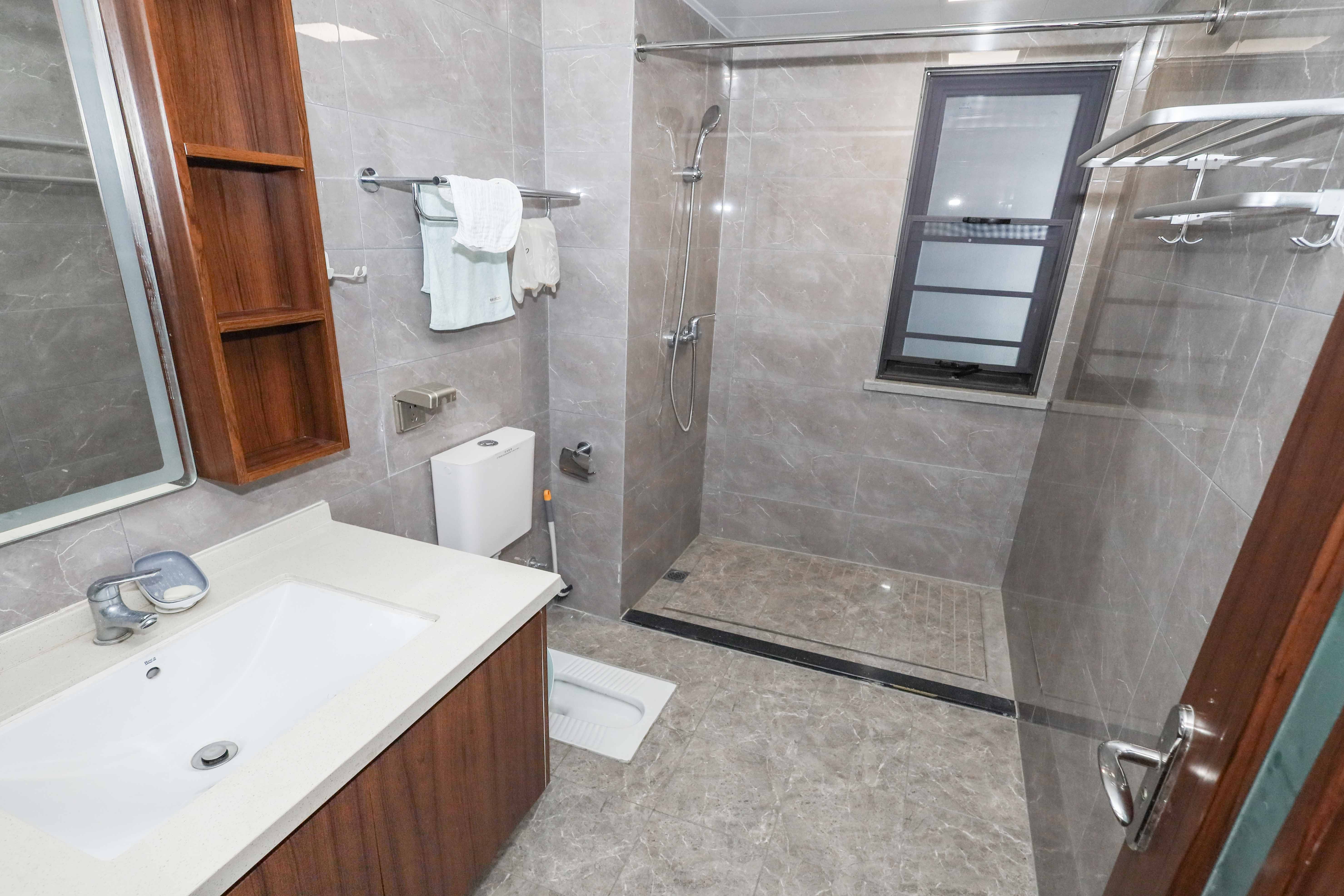 中梁云麓传奇 3室2厅1卫 105.0万 中梁云麓传奇 3室2厅1卫 105.0万卫生间