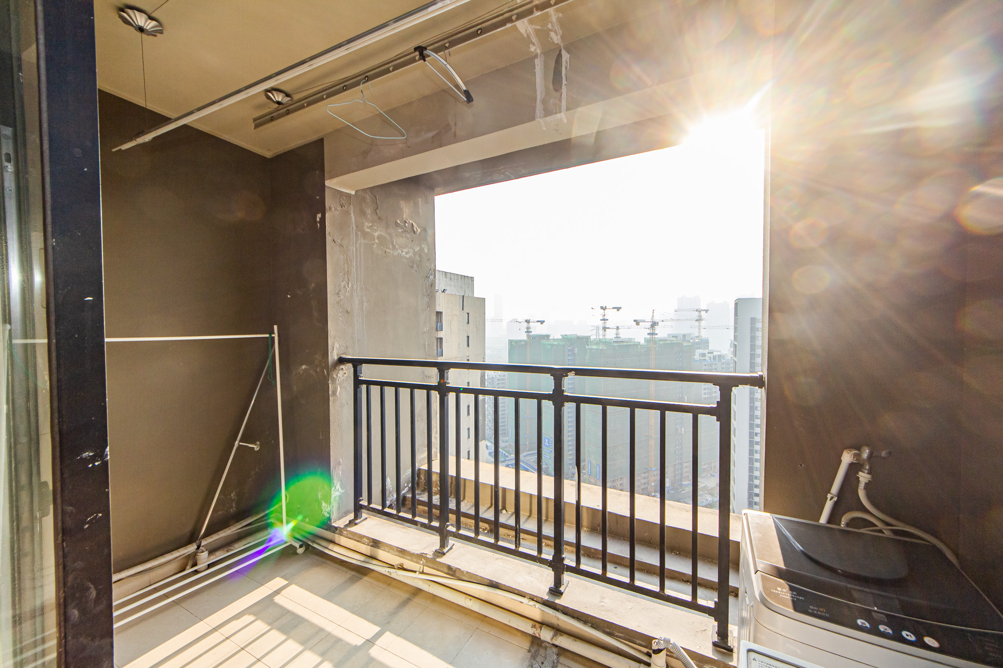 万科城  3室2厅1卫   83.00万阳台