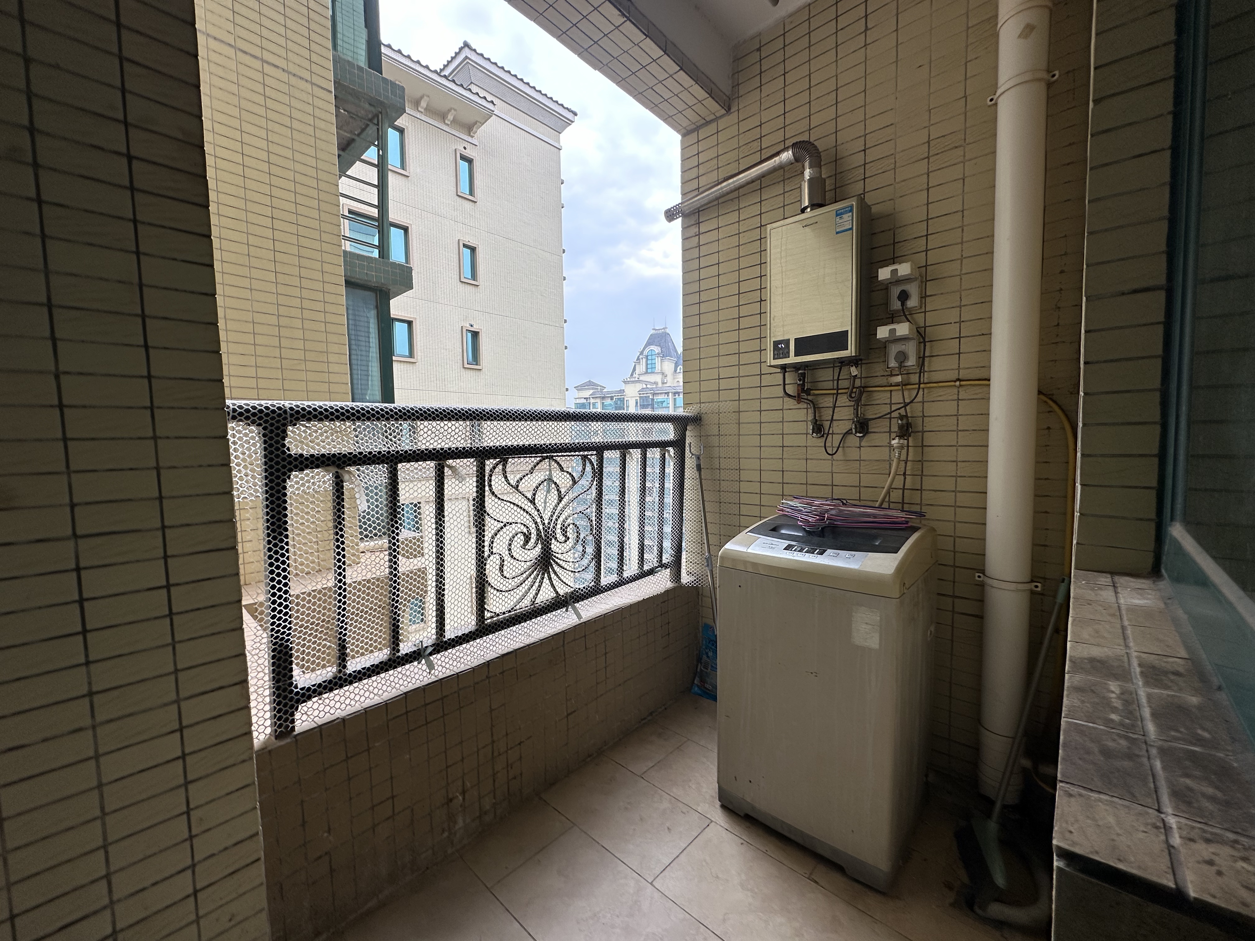 恒大名都  3室2厅1卫   1400.00元/月室内图