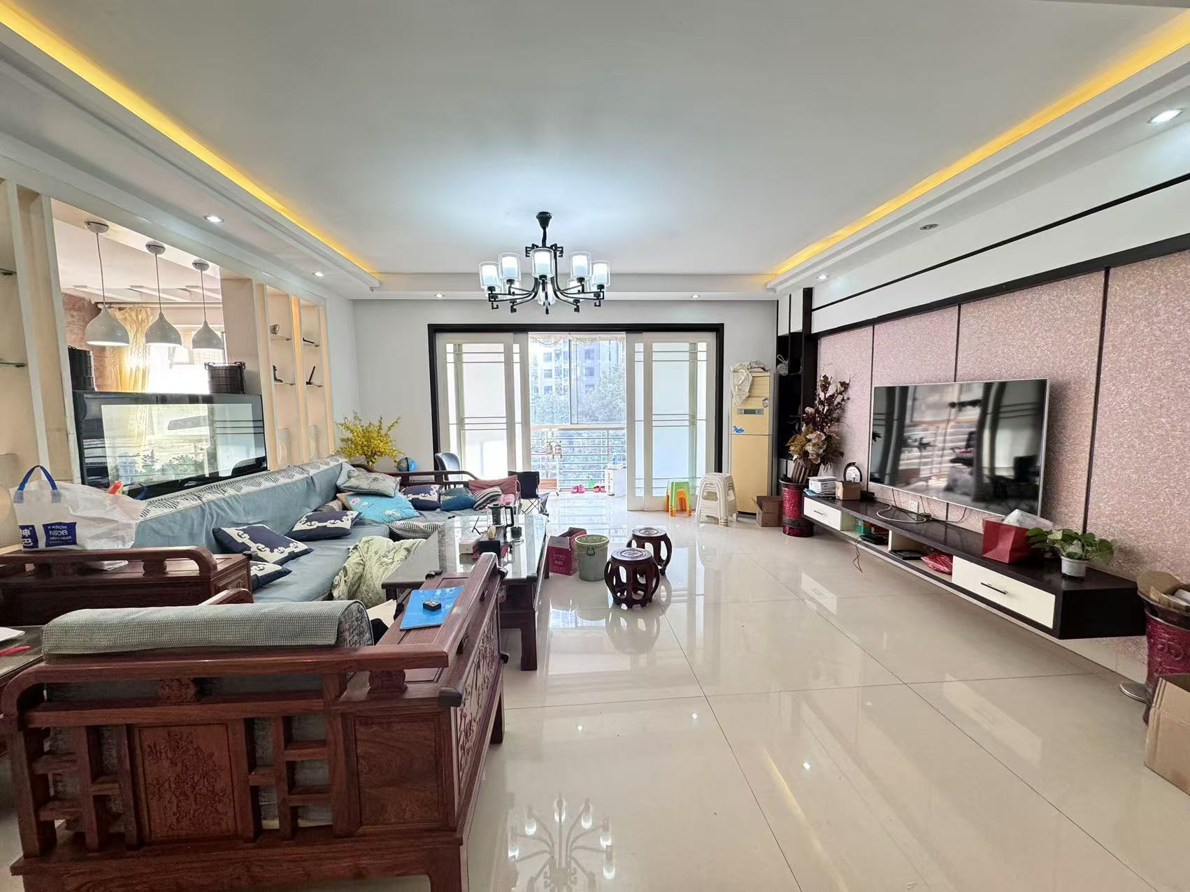 四季花园  4室2厅2卫    69.8万 四季花园  4室2厅2卫    69.8万室内图