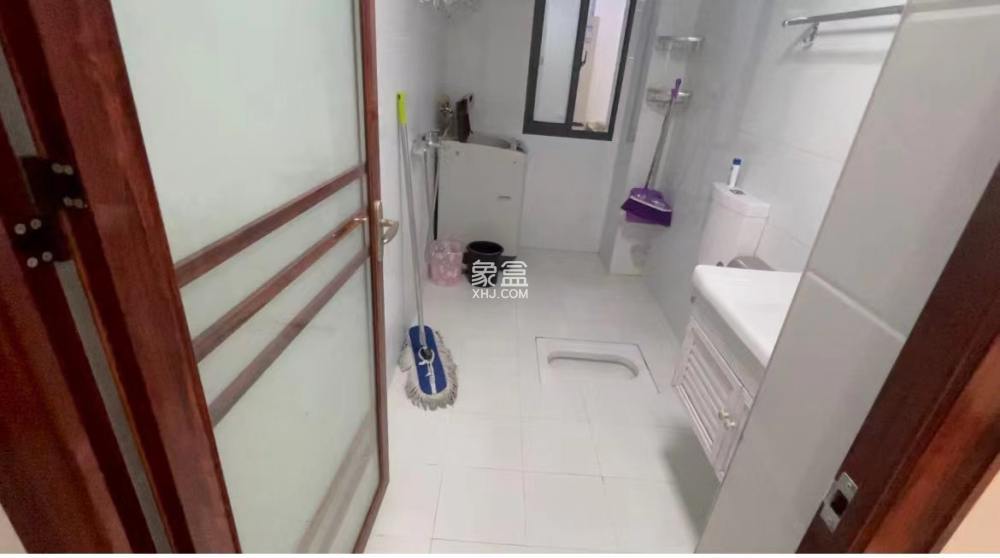 山水洲城华晨第一城 3室2厅2卫 1700.0元/月 山水洲城华晨第一城 3室2厅2卫 1700.0元/月室内图