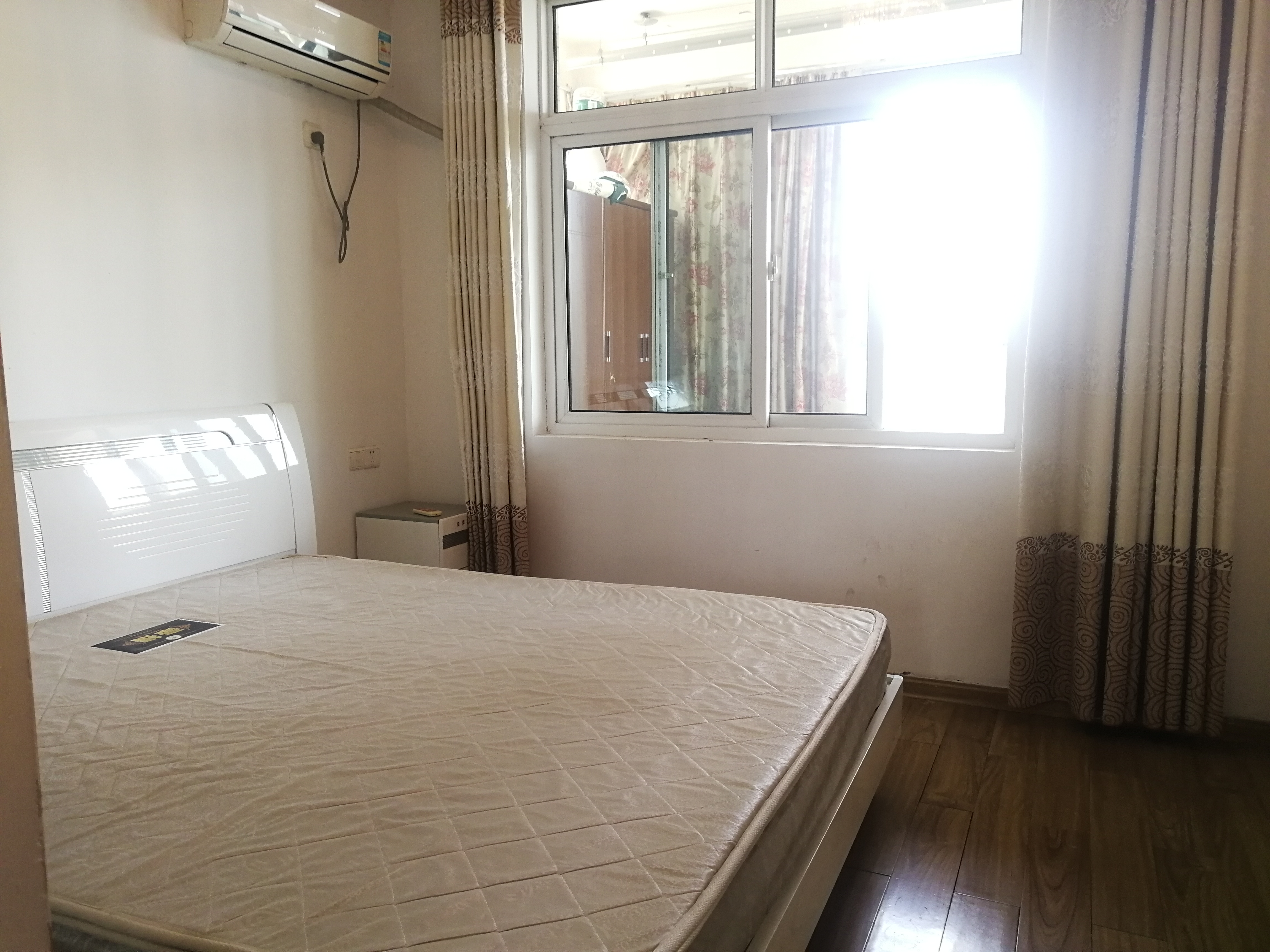 山水湾 2室2厅1卫 2000.0元/月 山水湾 2室2厅1卫 2000.0元/月室内图