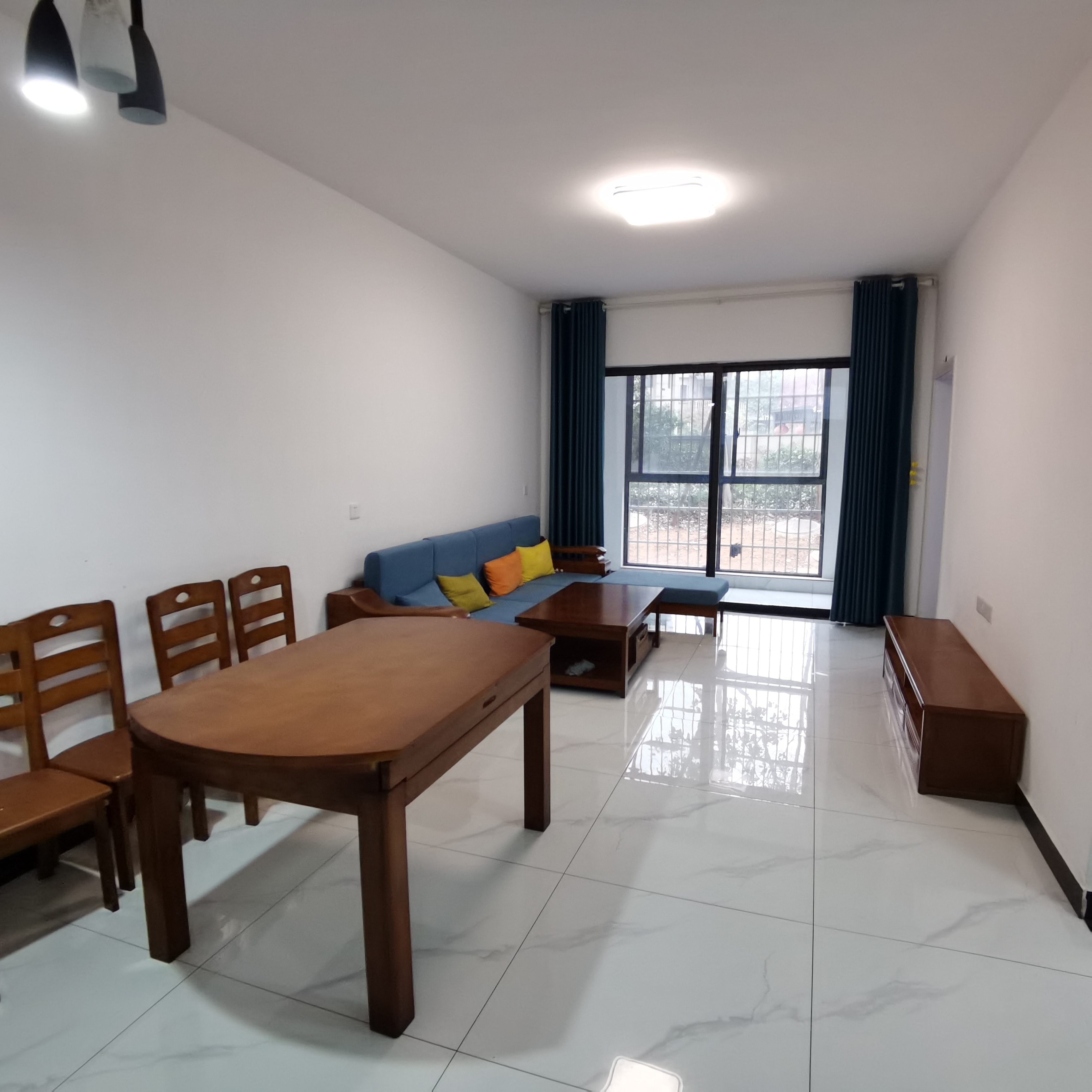 卢浮原著  3室2厅1卫    1700.0元/月 卢浮原著  3室2厅1卫    1700.0元/月室内图