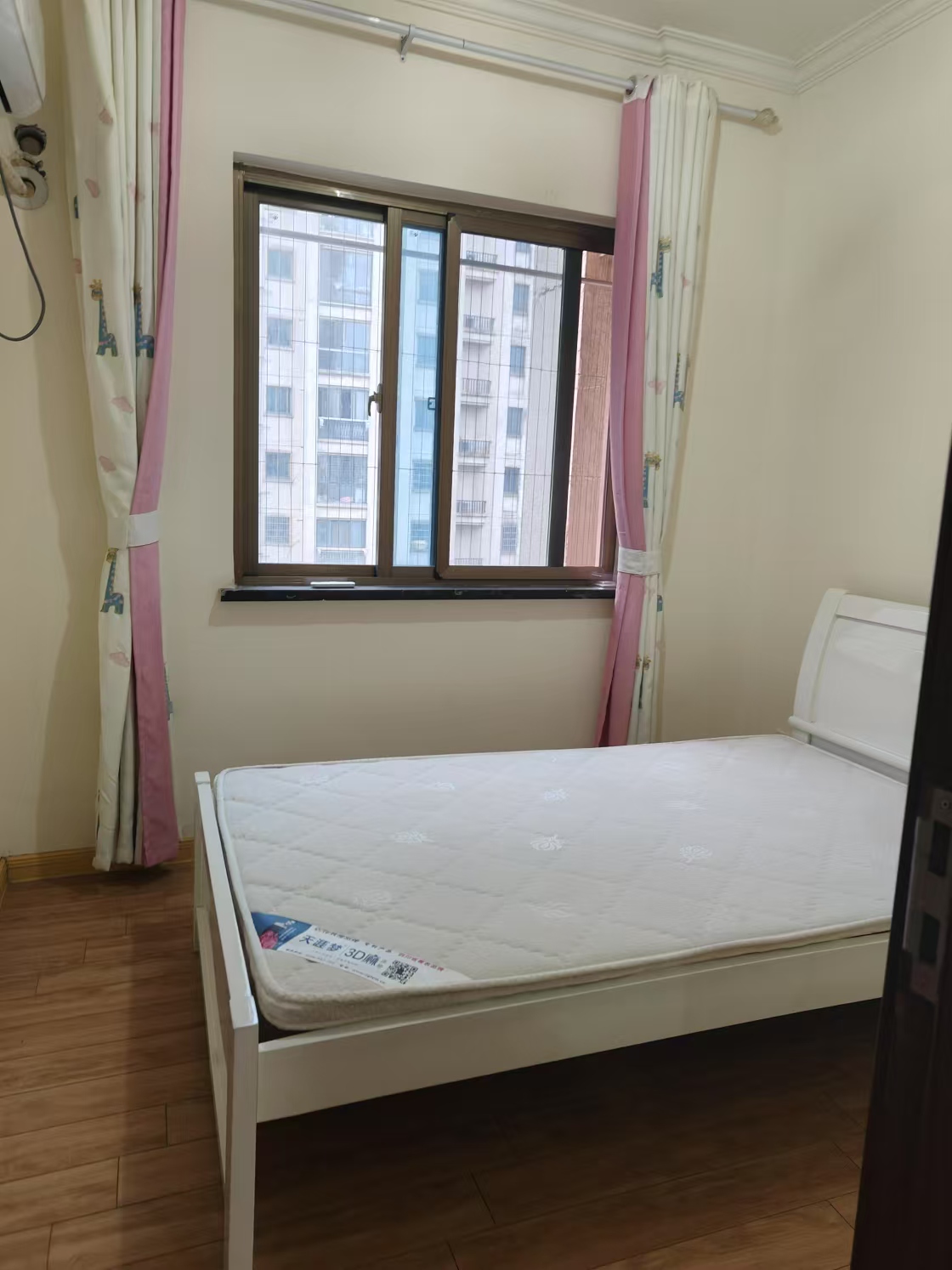 碧桂园 3室2厅1卫 1600.0元/月 碧桂园 3室2厅1卫 1600.0元/月室内图