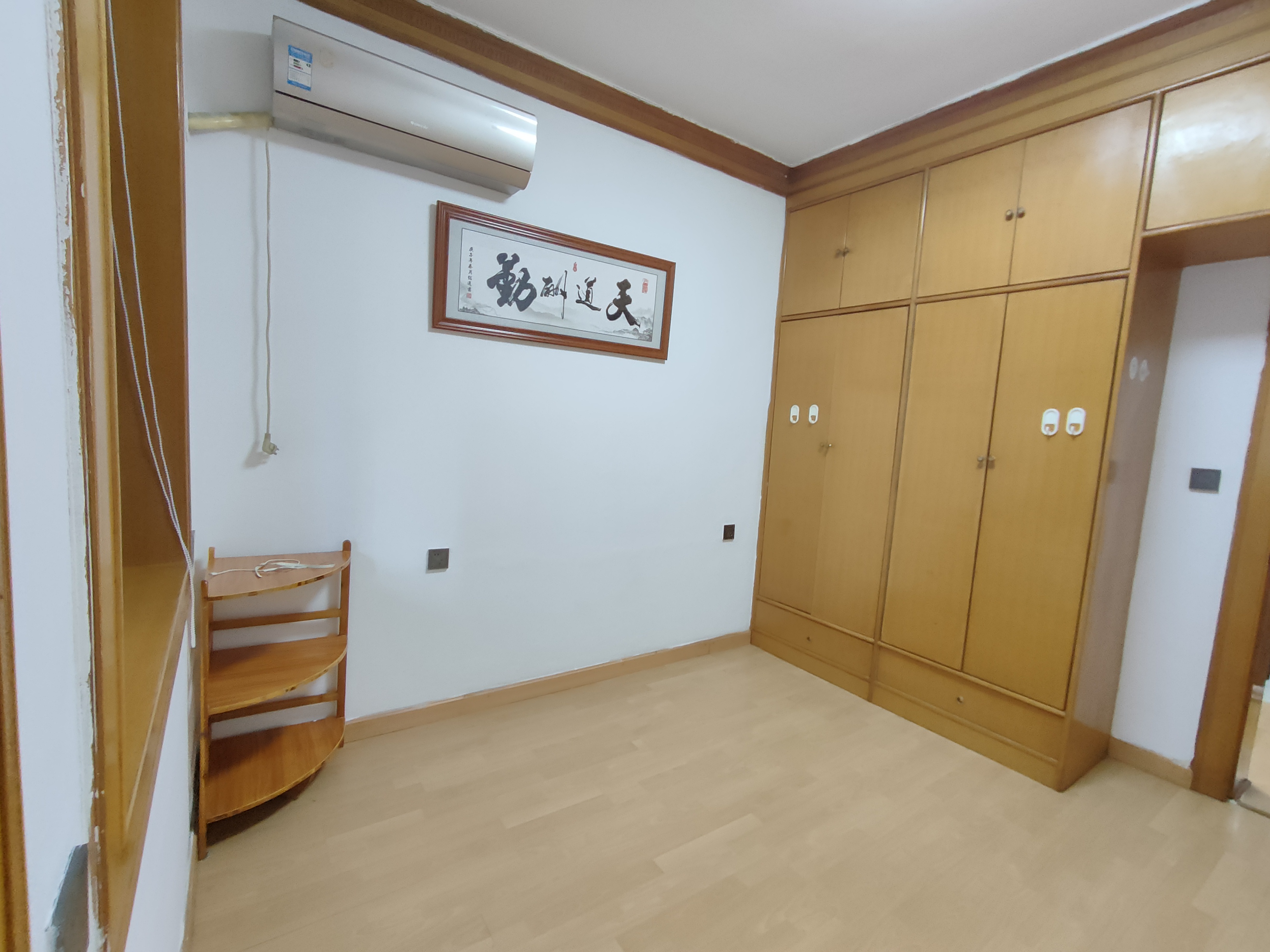 秀峰小区 1室2厅1卫 1200.0元/月 秀峰小区 1室2厅1卫 1200.0元/月室内图