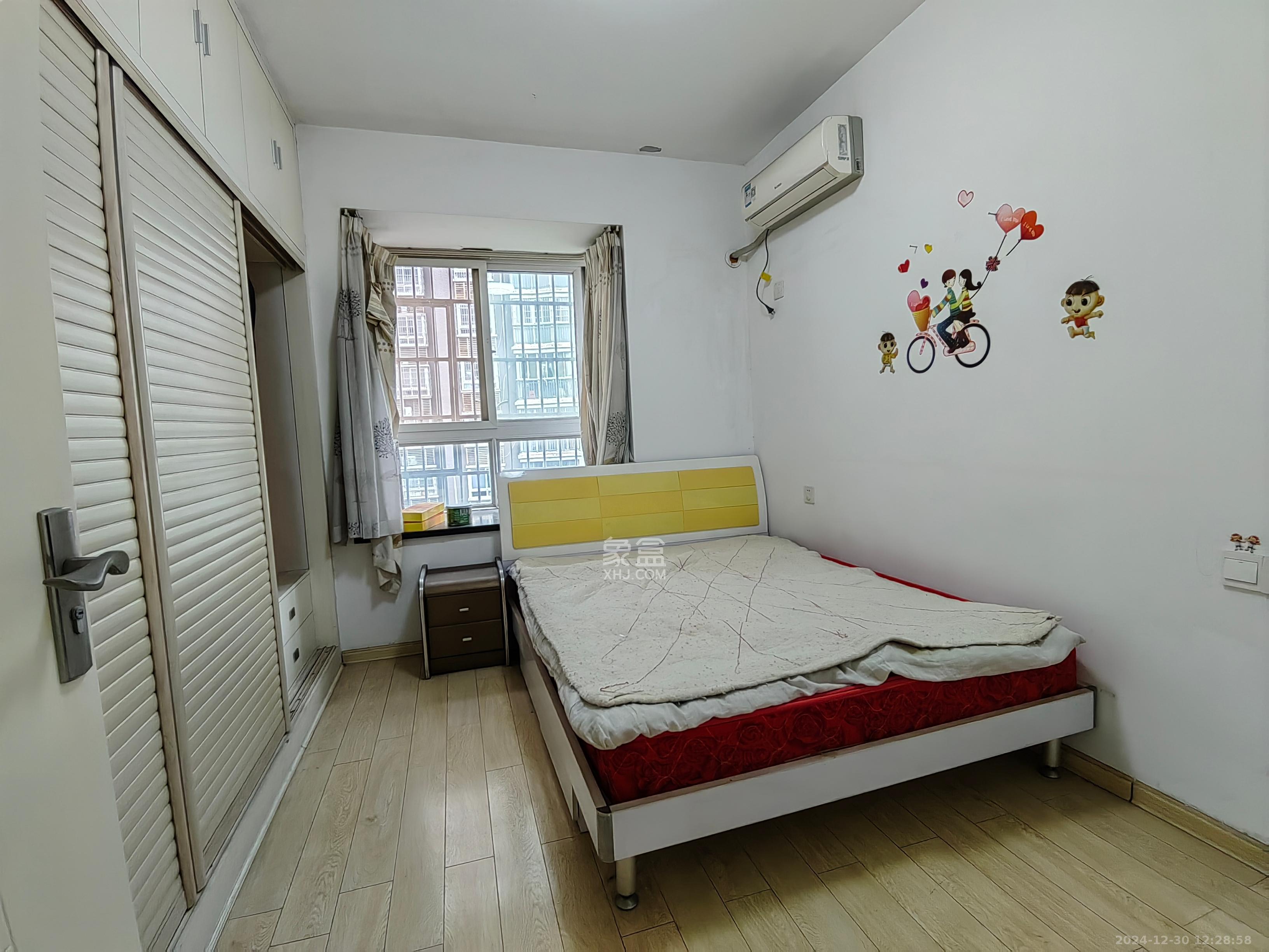 世景华庭  3室2厅2卫    1800.0元/月室内图