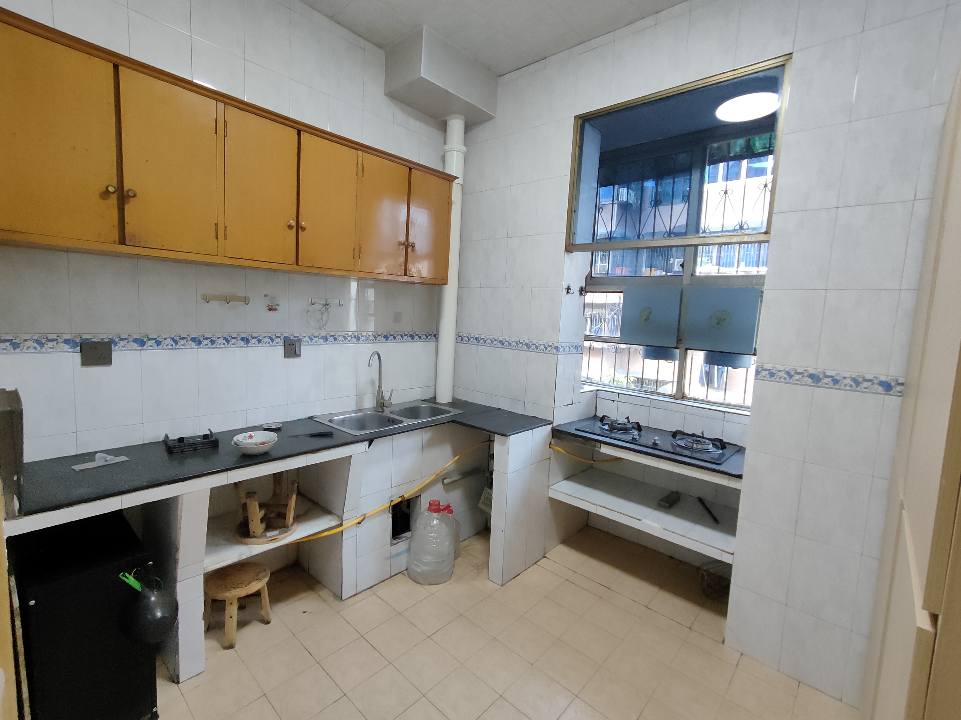 秀峰小区 1室2厅1卫 1200.0元/月 秀峰小区 1室2厅1卫 1200.0元/月室内图