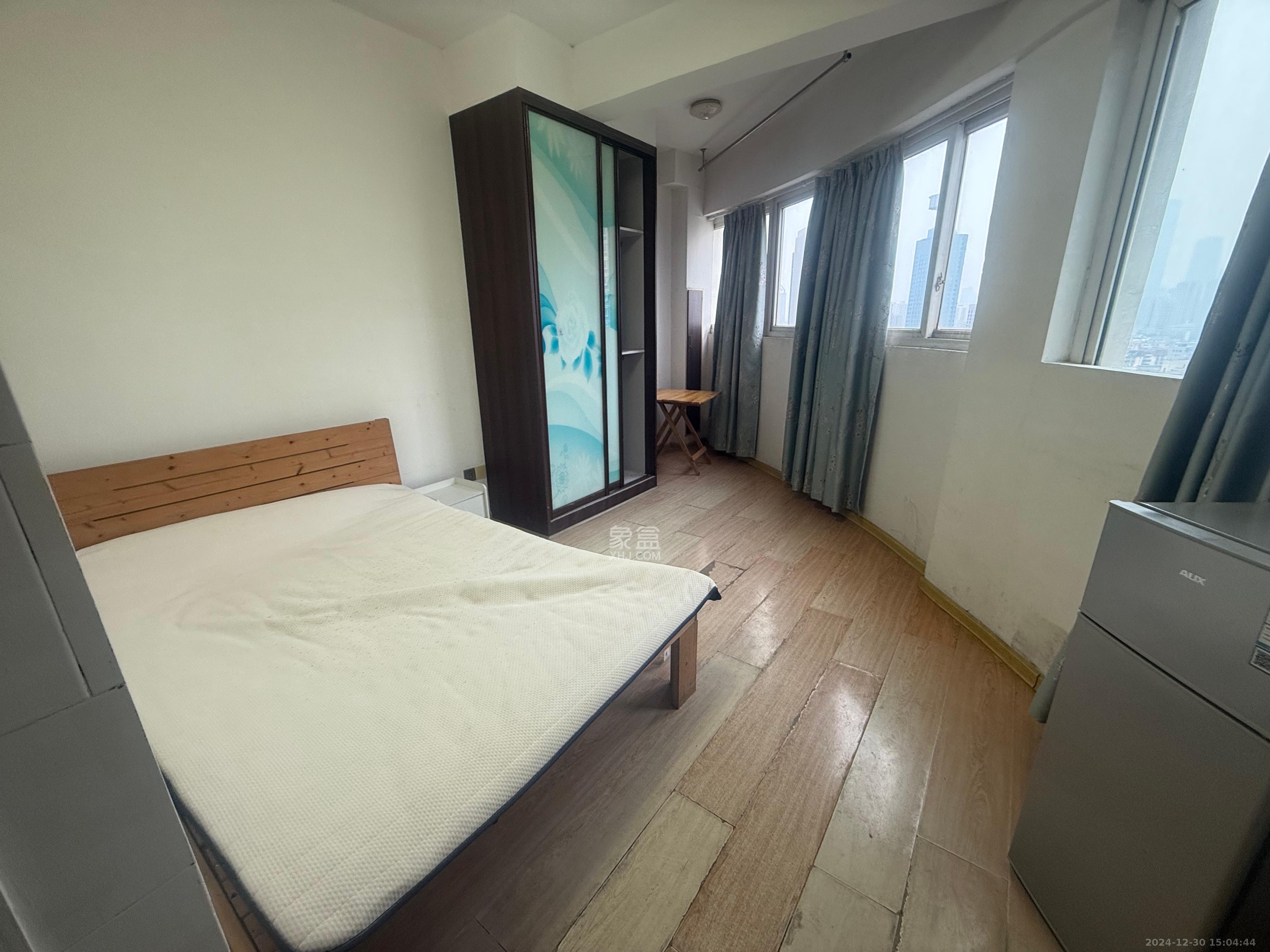 2076至高点 1室1厅1卫 1200.0元/月 2076至高点 1室1厅1卫 1200.0元/月室内图