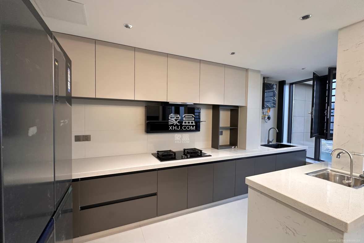 嘉雨东苑 4室2厅2卫 8000.0元/月 嘉雨东苑 4室2厅2卫 8000.0元/月室内图