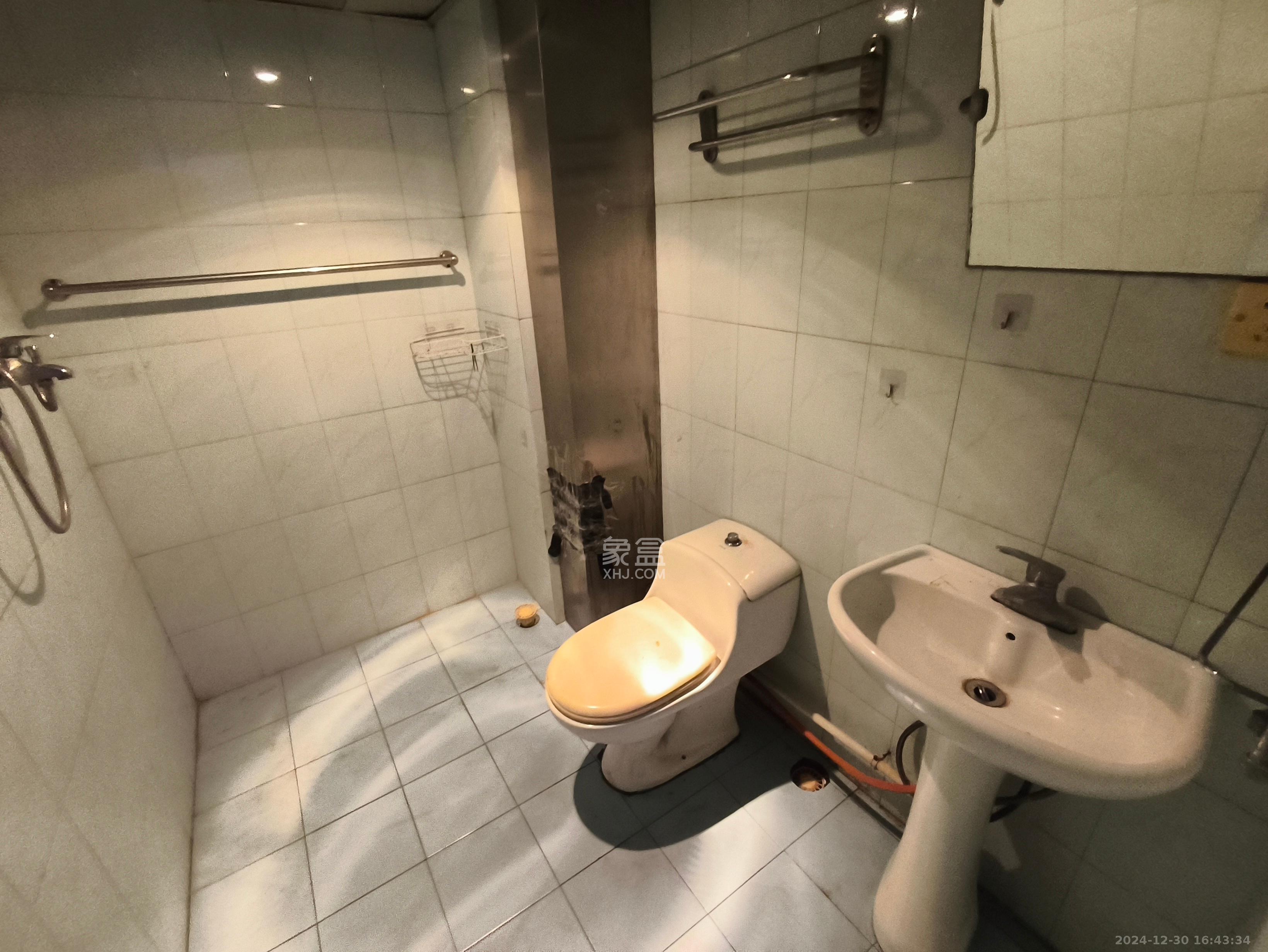 蒋家垅社区 3室2厅2卫 1800.0元/月 蒋家垅社区 3室2厅2卫 1800.0元/月室内图