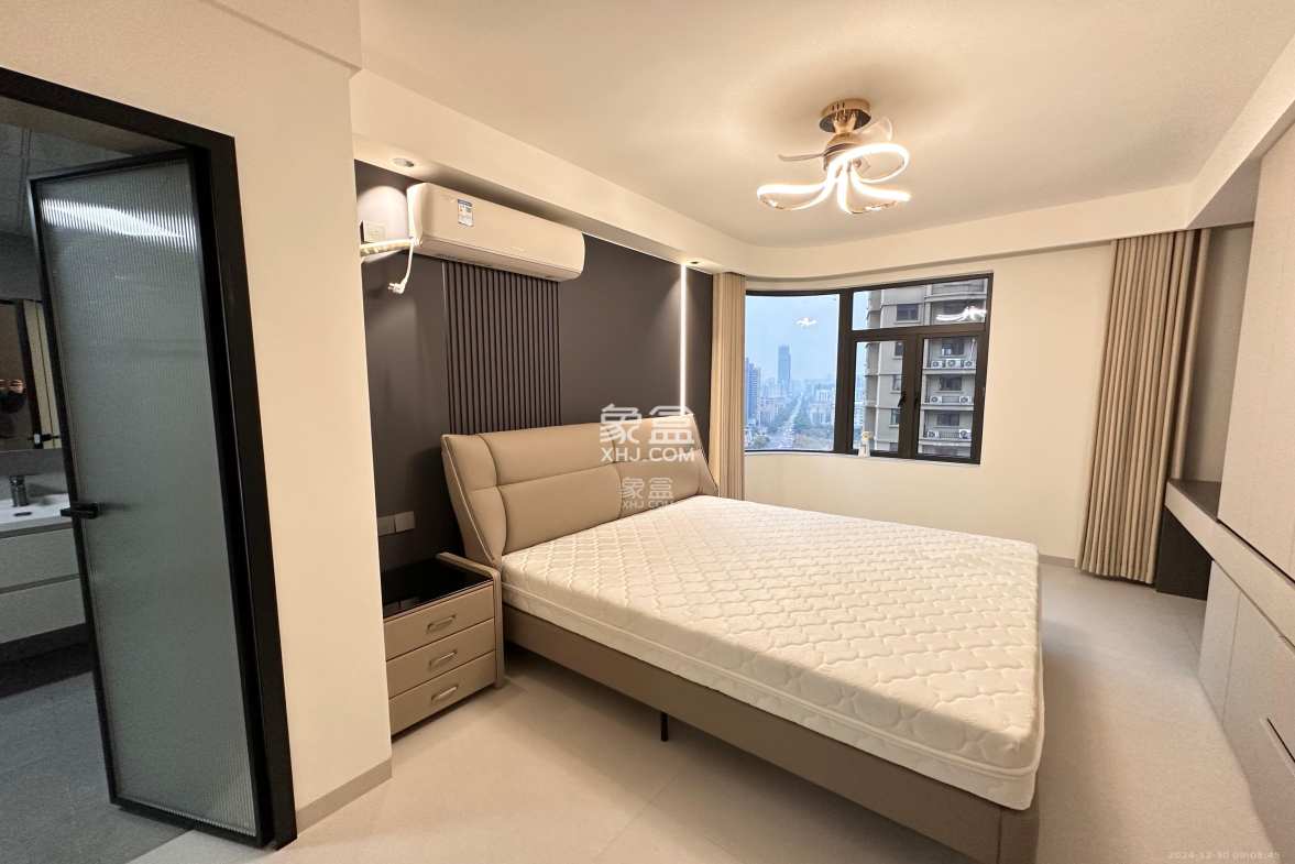 嘉雨东苑 4室2厅2卫 8000.0元/月 嘉雨东苑 4室2厅2卫 8000.0元/月室内图