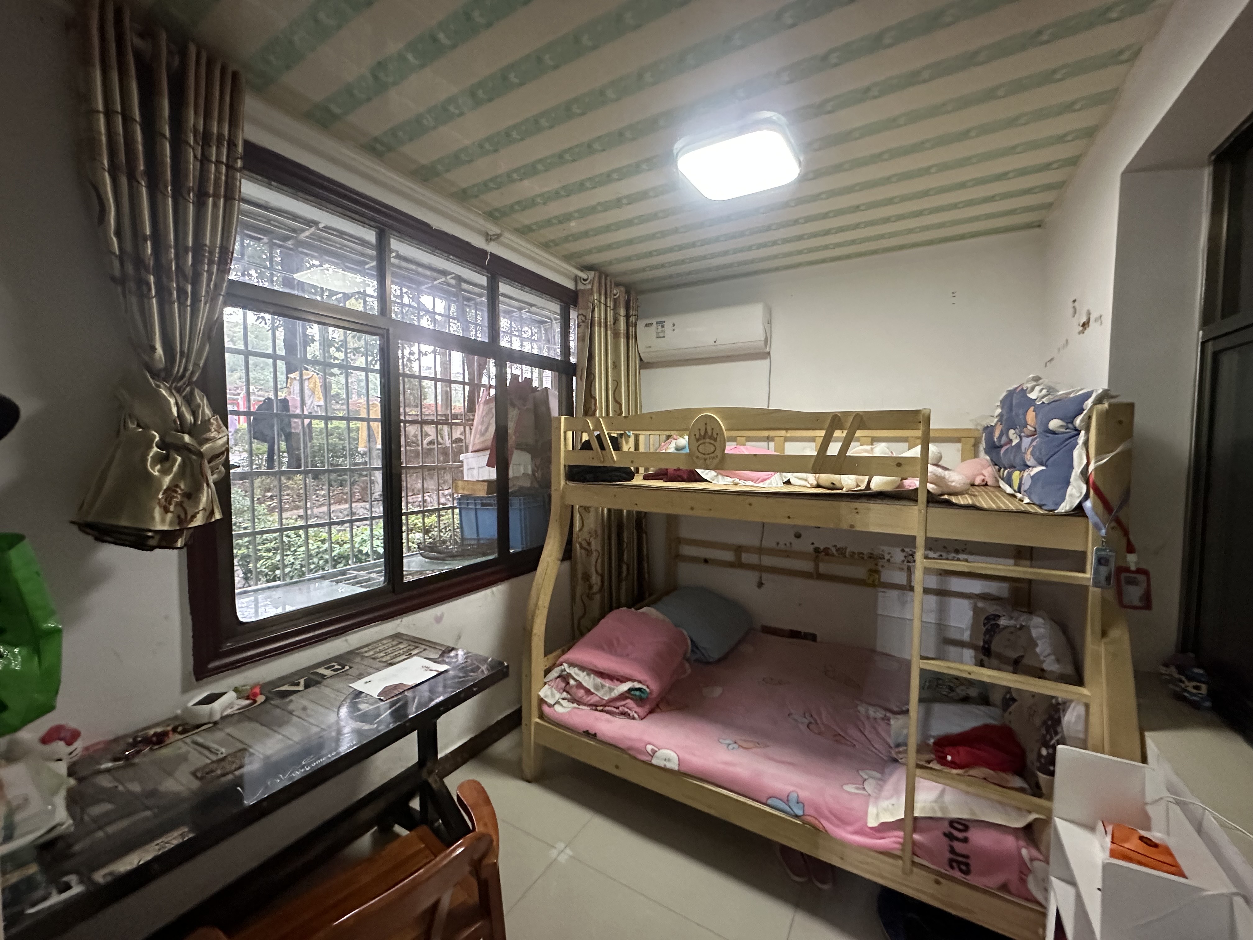 涟邵矿物局家属楼 2室1厅1卫 40.8万 涟邵矿物局家属楼 2室1厅1卫 40.8万客厅