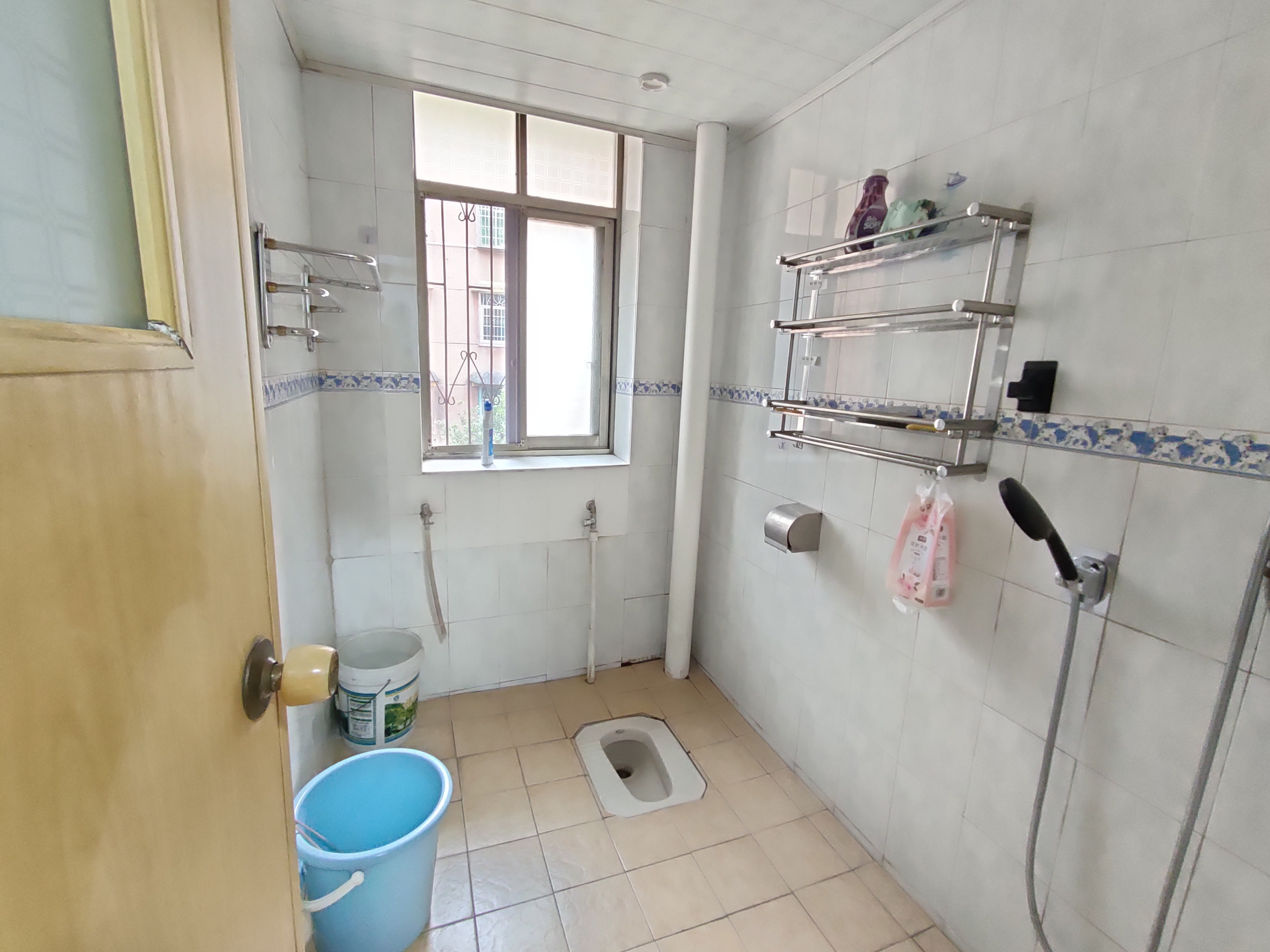 秀峰小区 1室2厅1卫 1200.0元/月 秀峰小区 1室2厅1卫 1200.0元/月室内图