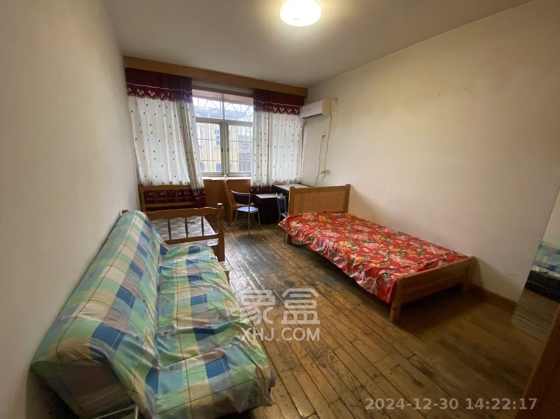 长岭水电八局宿舍 4室2厅1卫 2500.0元/月 长岭水电八局宿舍 4室2厅1卫 2500.0元/月室内图