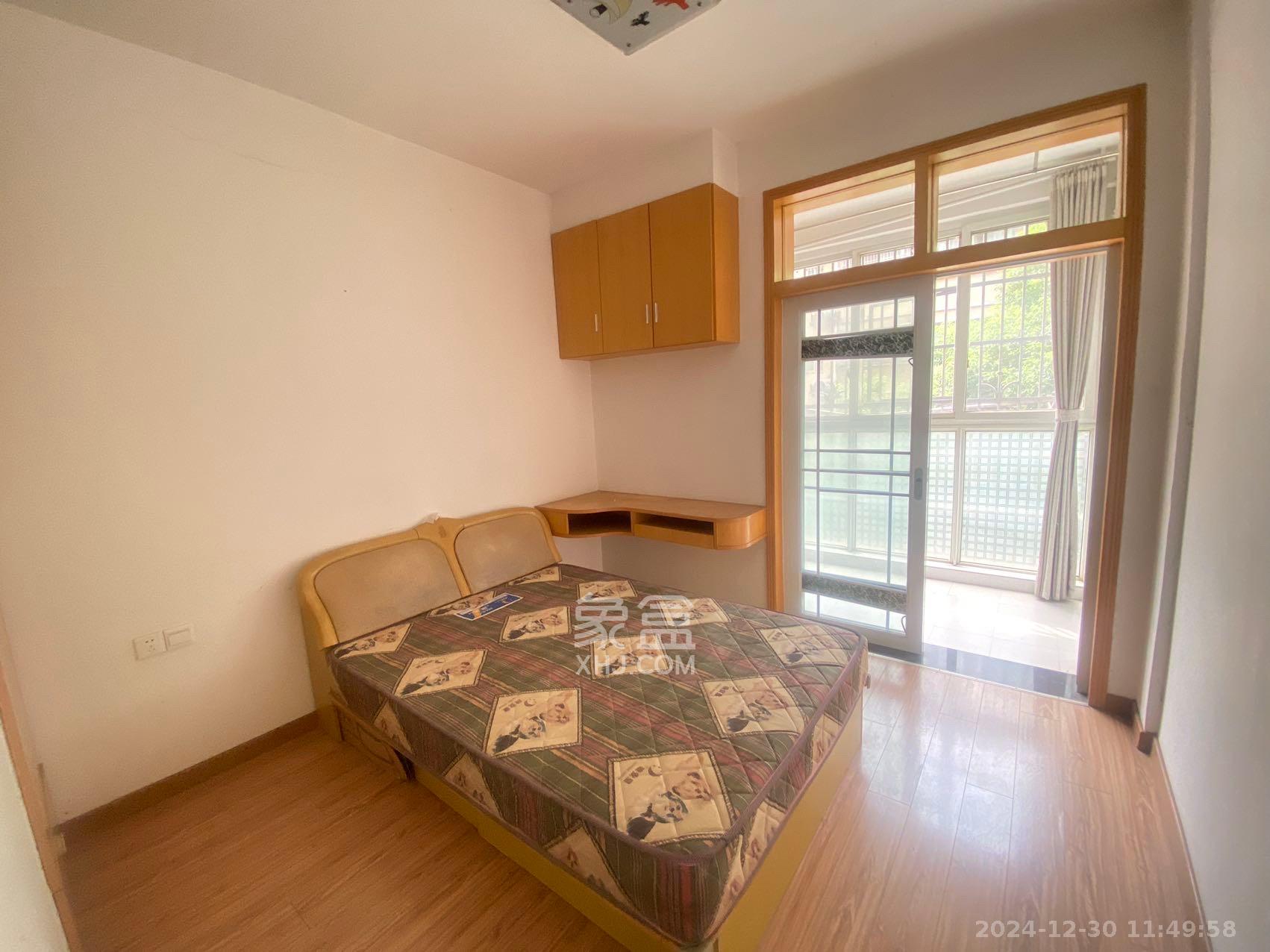 鄱阳小区 3室3厅1卫 1700.0元/月 鄱阳小区 3室3厅1卫 1700.0元/月室内图