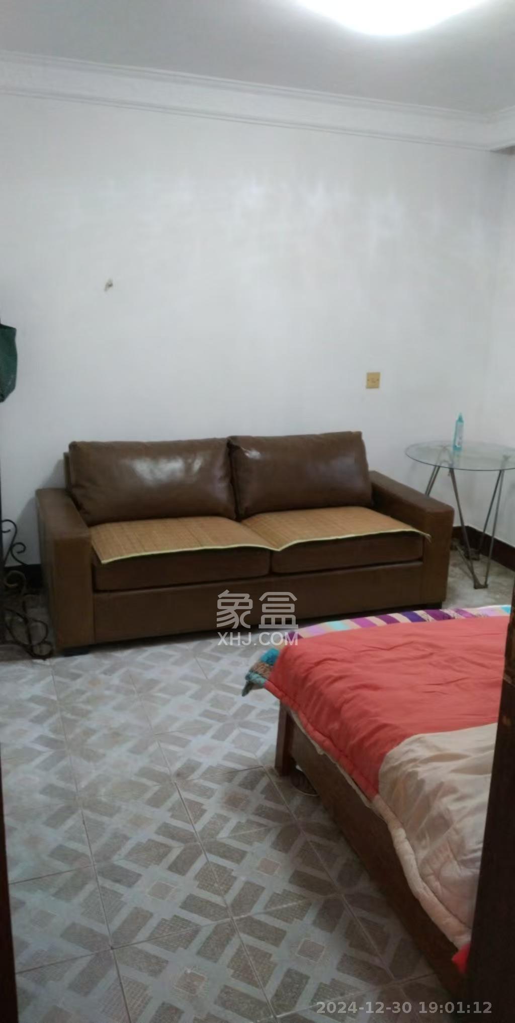 公交野坡小区  2室1厅1卫    1500.0元/月 公交野坡小区  2室1厅1卫    1500.0元/月