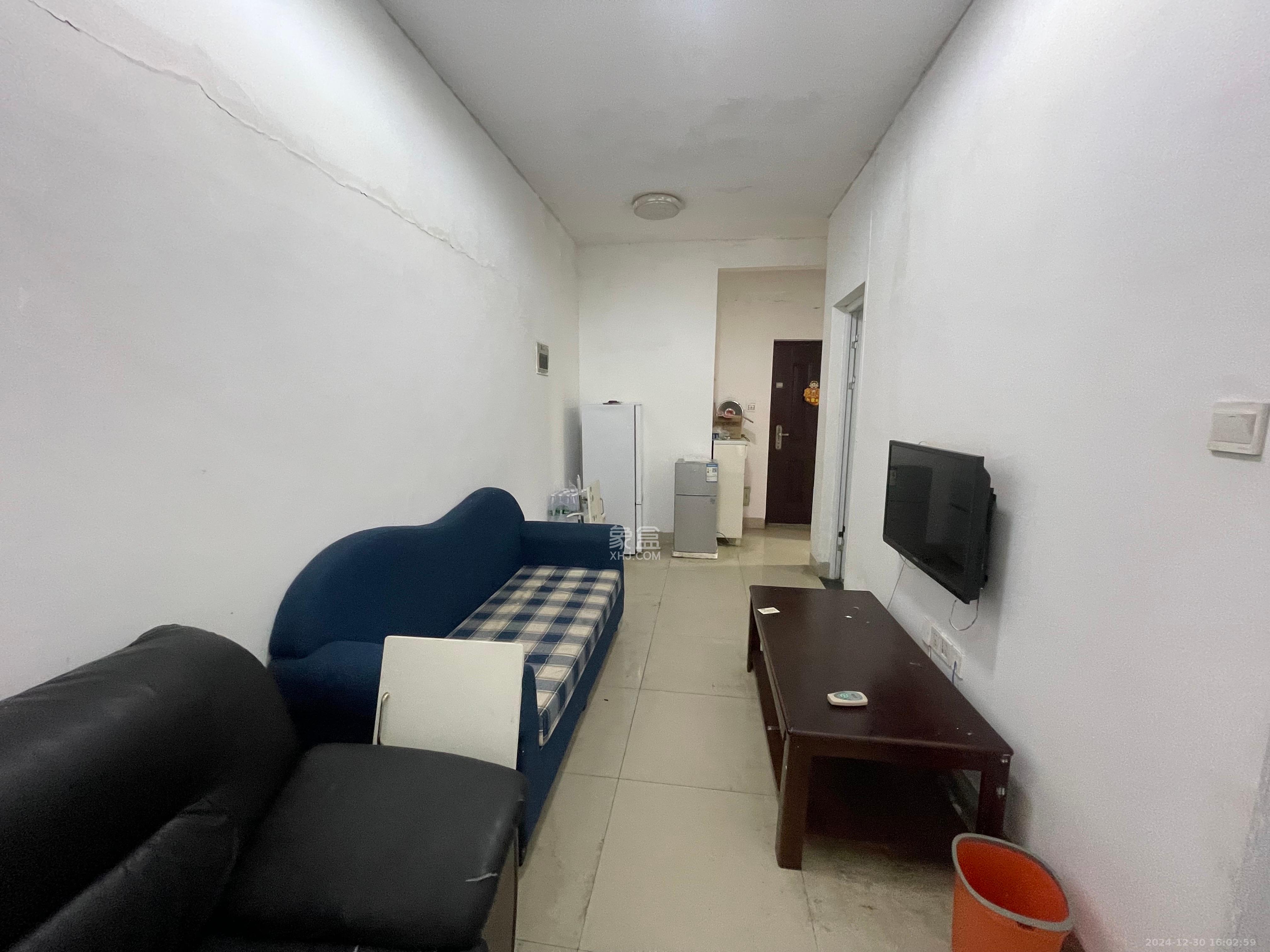 金领家族  2室1厅1卫    1300.0元/月 金领家族  2室1厅1卫    1300.0元/月