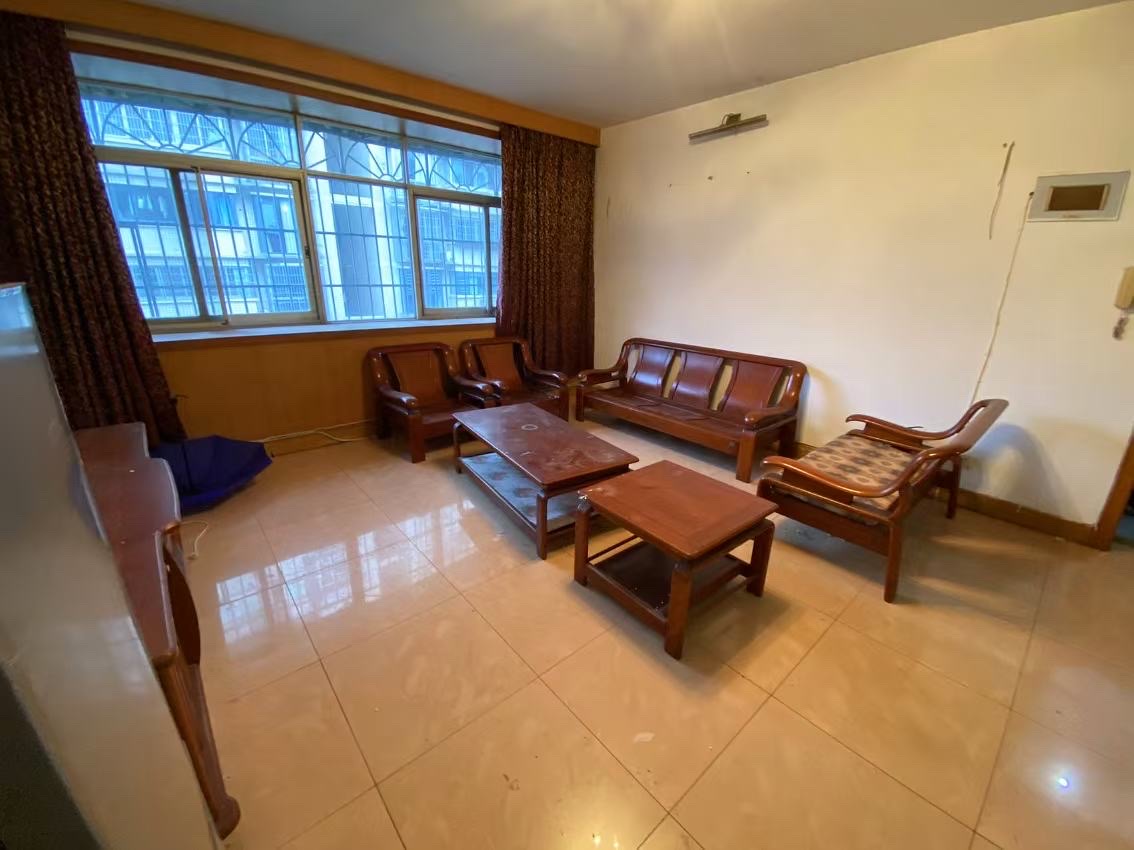 长岭水电八局宿舍 4室2厅1卫 2500.0元/月 长岭水电八局宿舍 4室2厅1卫 2500.0元/月户型图