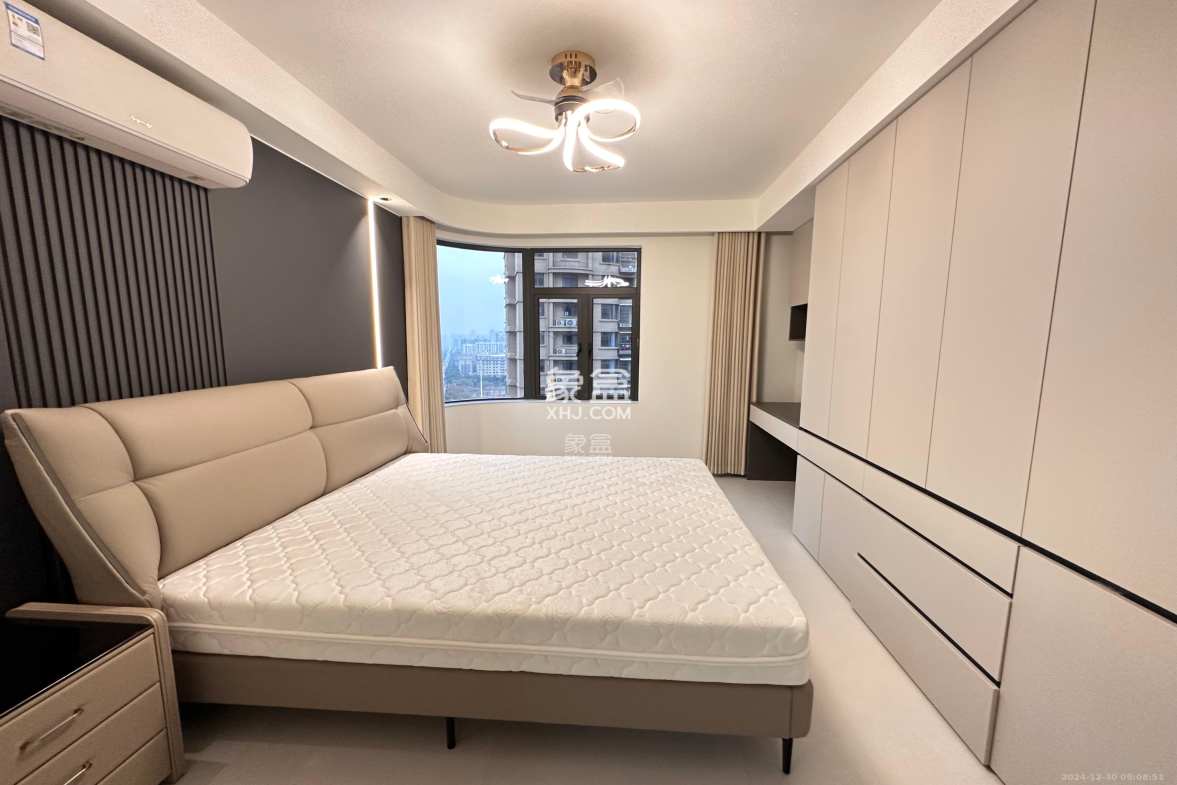 嘉雨东苑 4室2厅2卫 8000.0元/月 嘉雨东苑 4室2厅2卫 8000.0元/月室内图