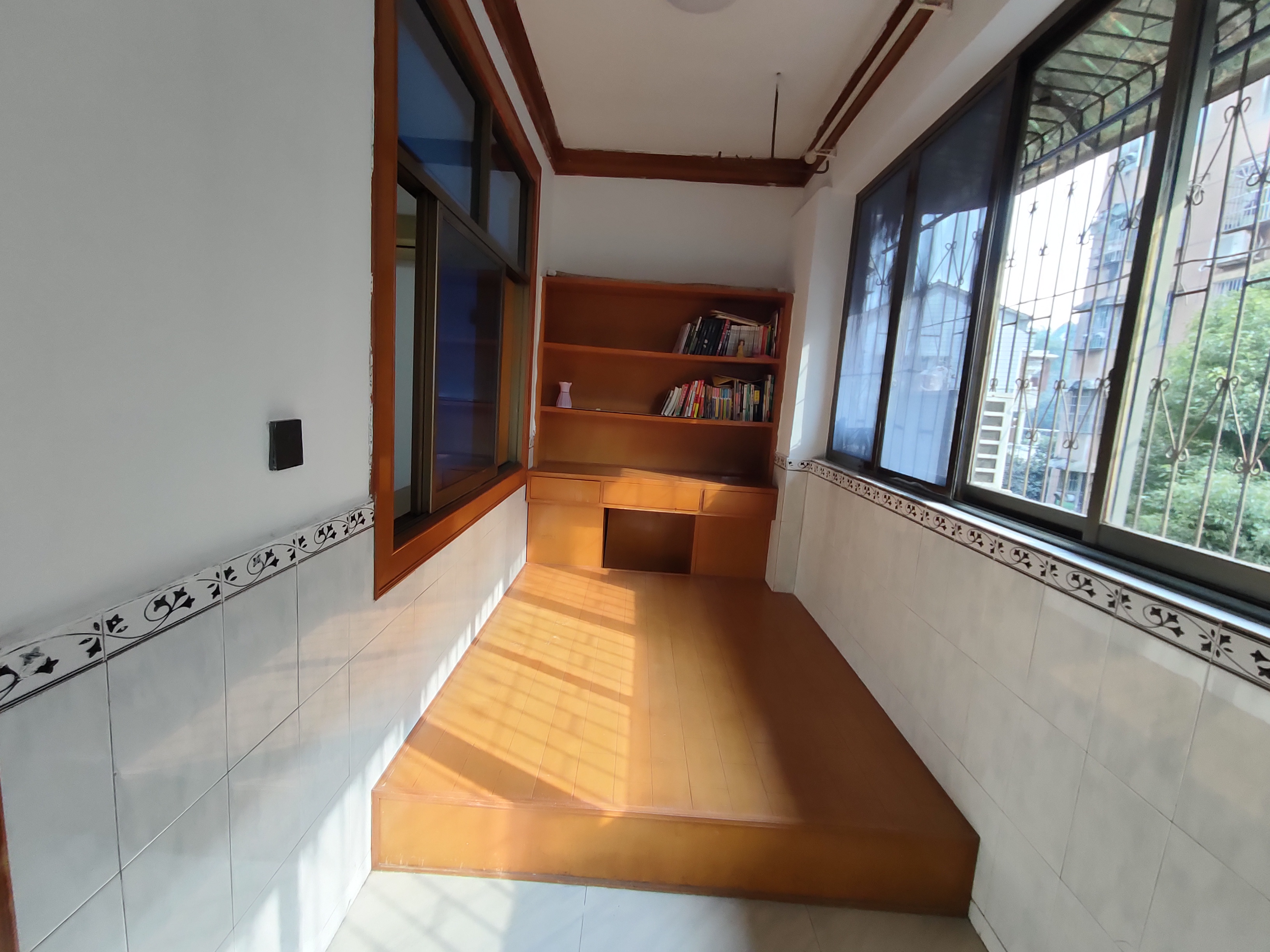 秀峰小区 1室2厅1卫 1200.0元/月 秀峰小区 1室2厅1卫 1200.0元/月室内图