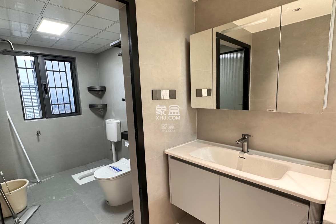 嘉雨东苑 4室2厅2卫 8000.0元/月 嘉雨东苑 4室2厅2卫 8000.0元/月室内图