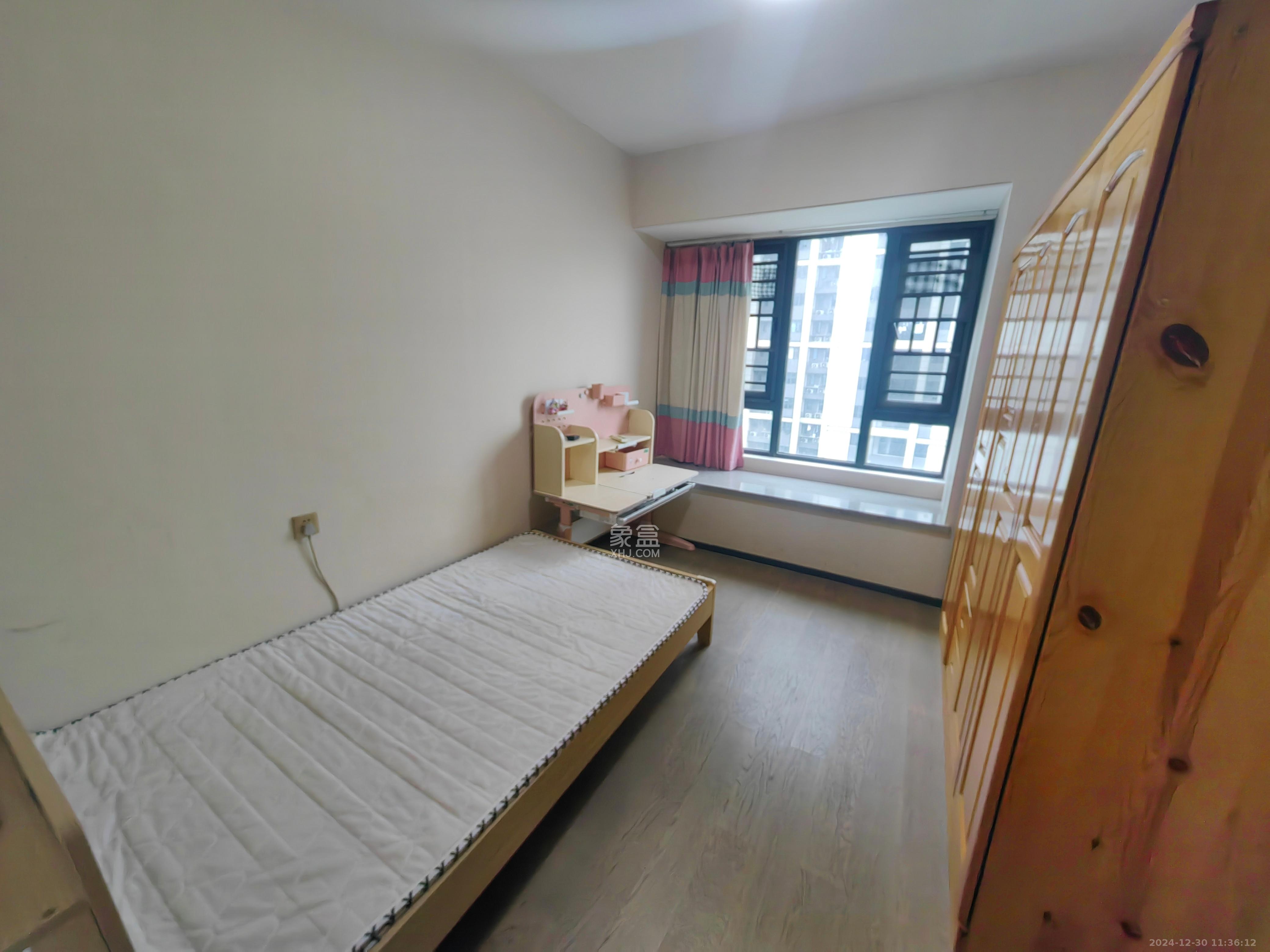 中海阅麓山一期  4室2厅2卫   3500.00元/月室内图
