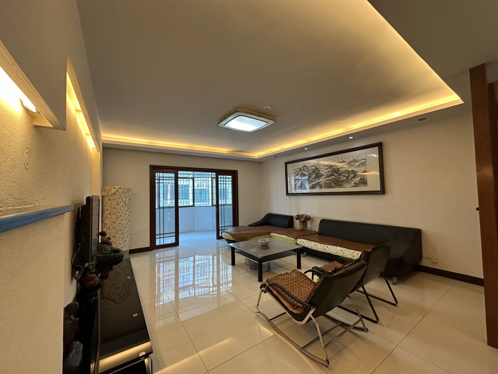 三中教师村  4室2厅2卫   2000.00元/月