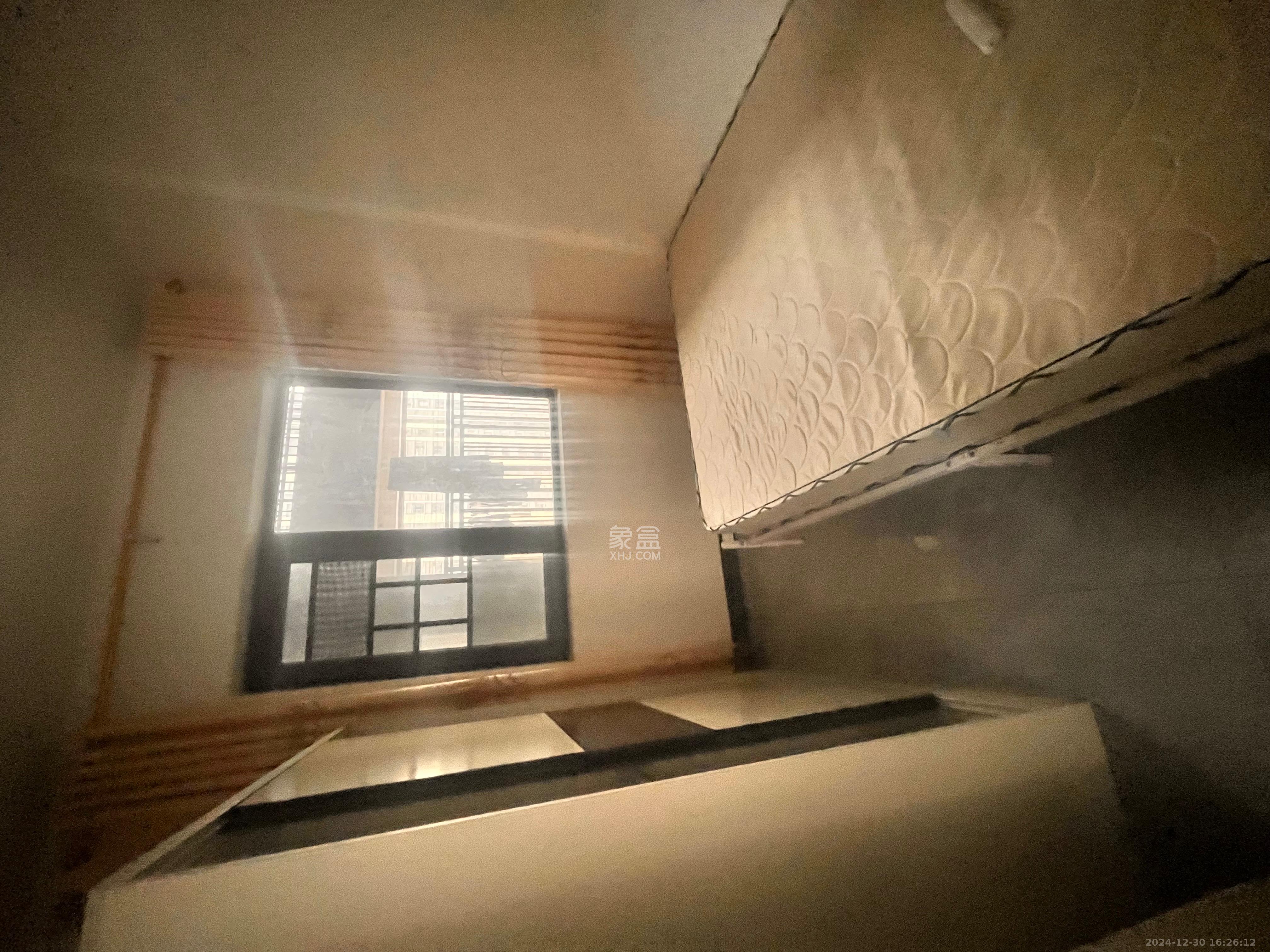 南山梅溪一方  3室2厅2卫    2400.0元/月室内图