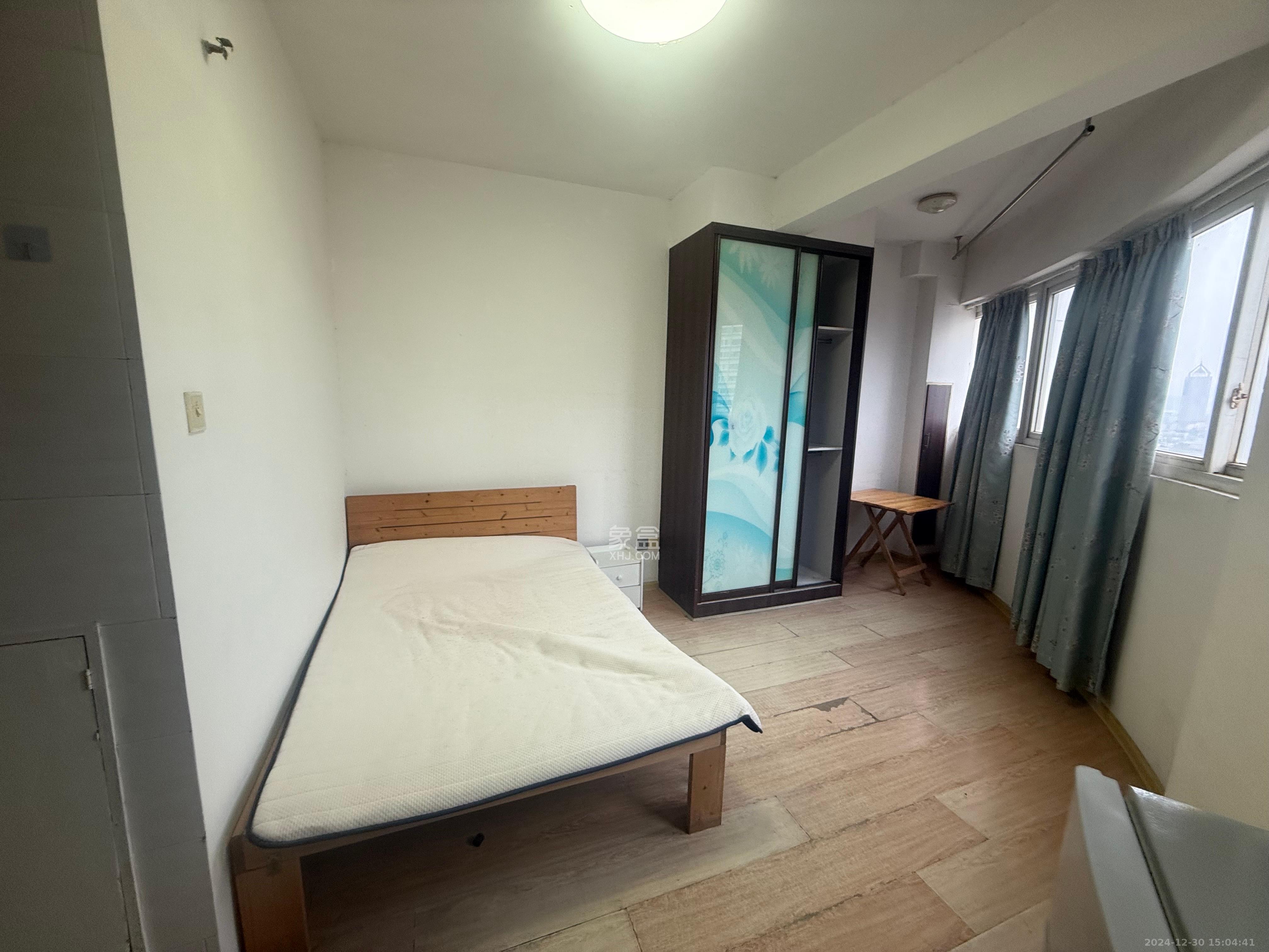 2076至高点 1室1厅1卫 1200.0元/月 2076至高点 1室1厅1卫 1200.0元/月室内图