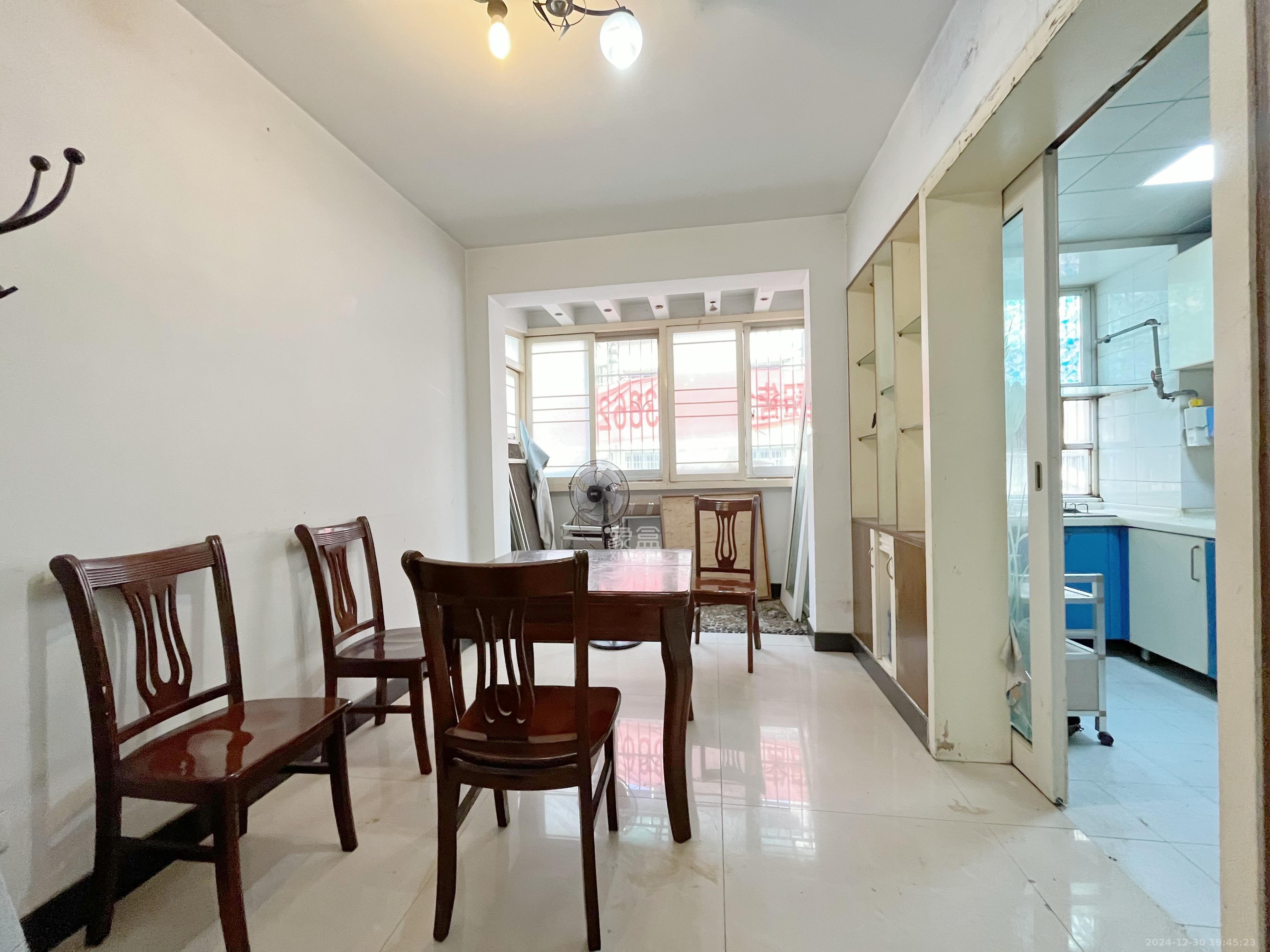 金泰小区 3室2厅2卫 2200.0元/月 金泰小区 3室2厅2卫 2200.0元/月室内图