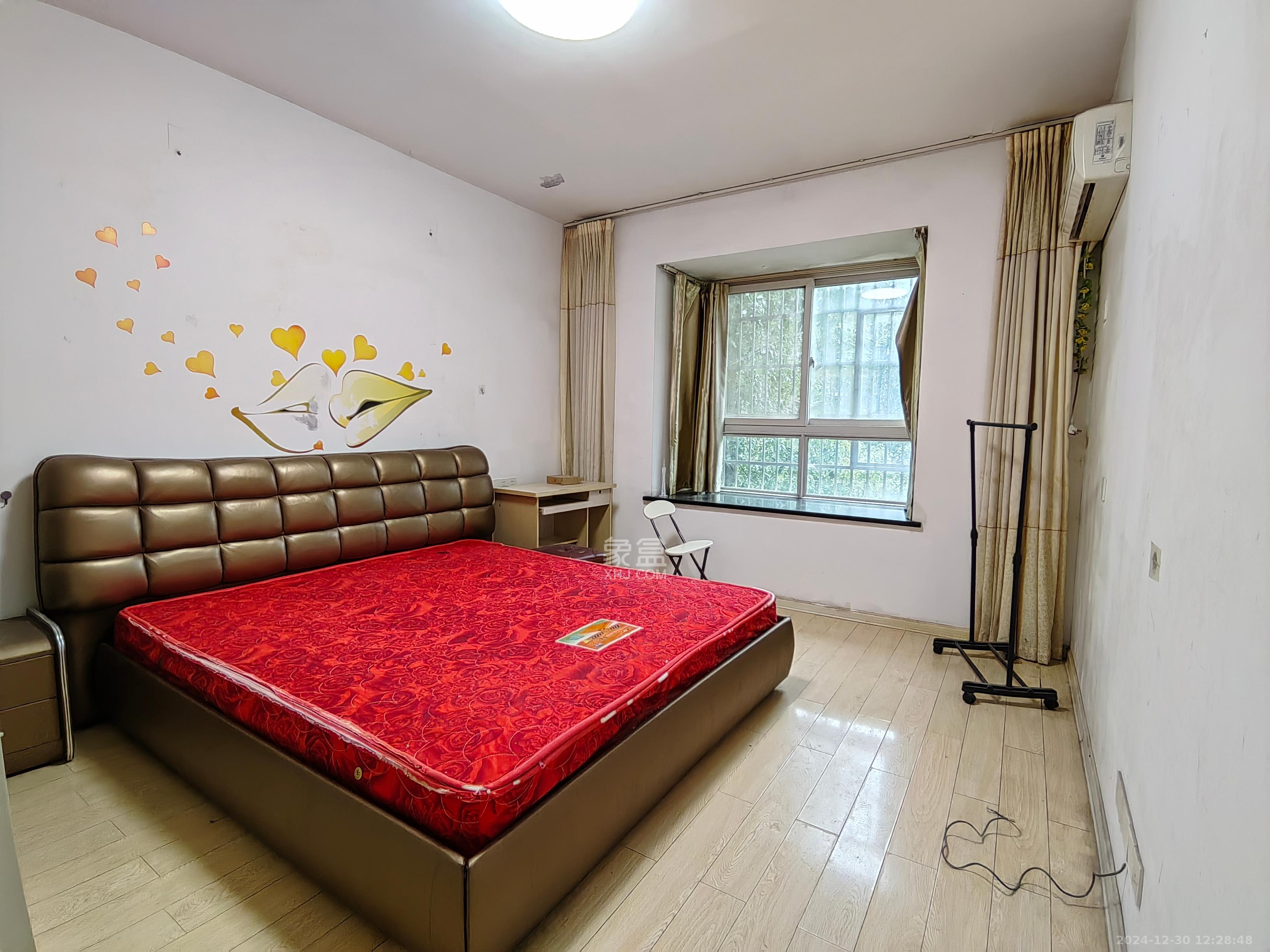 世景华庭  3室2厅2卫    1800.0元/月室内图