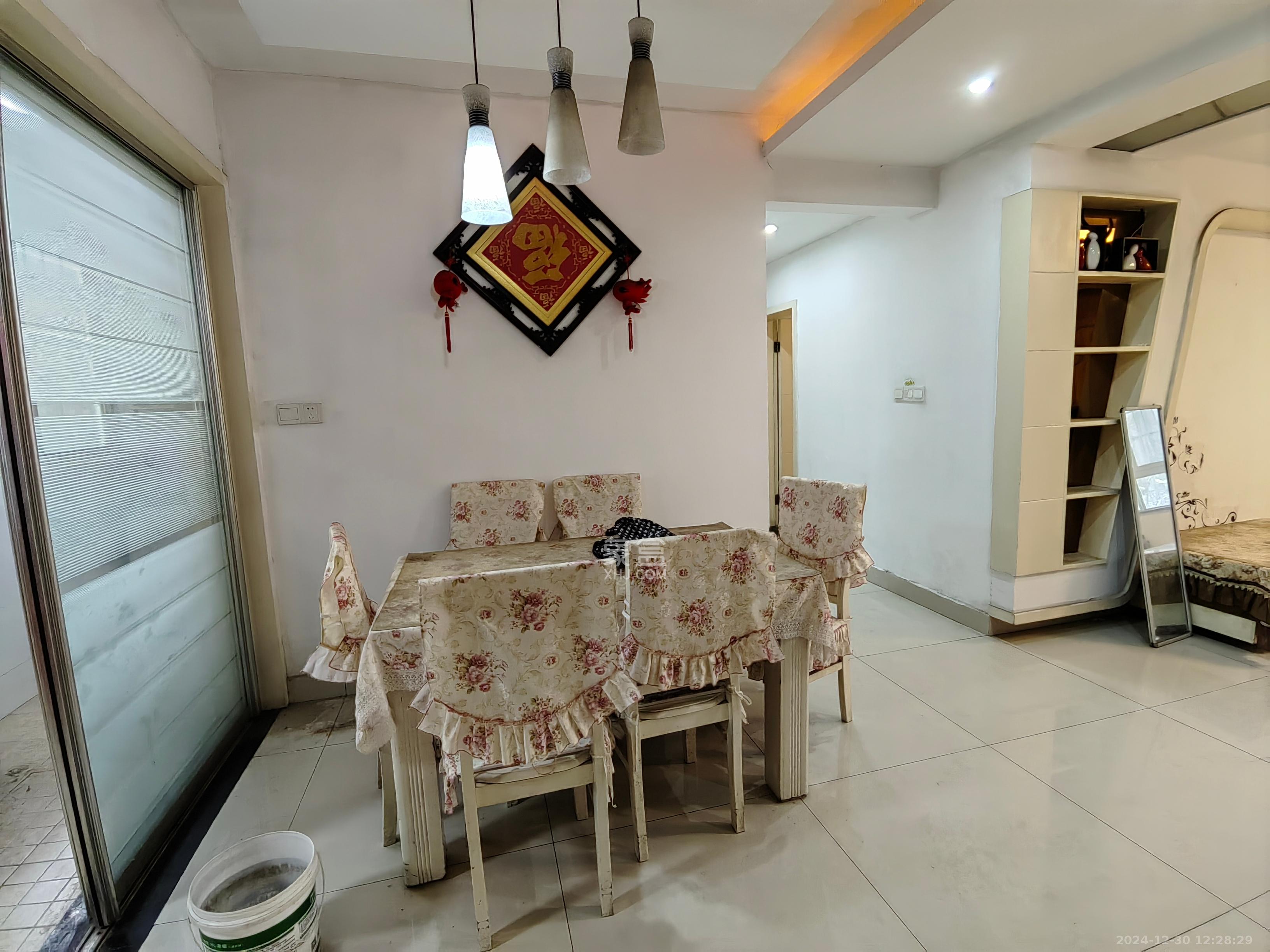 世景华庭  3室2厅2卫    1800.0元/月室内图