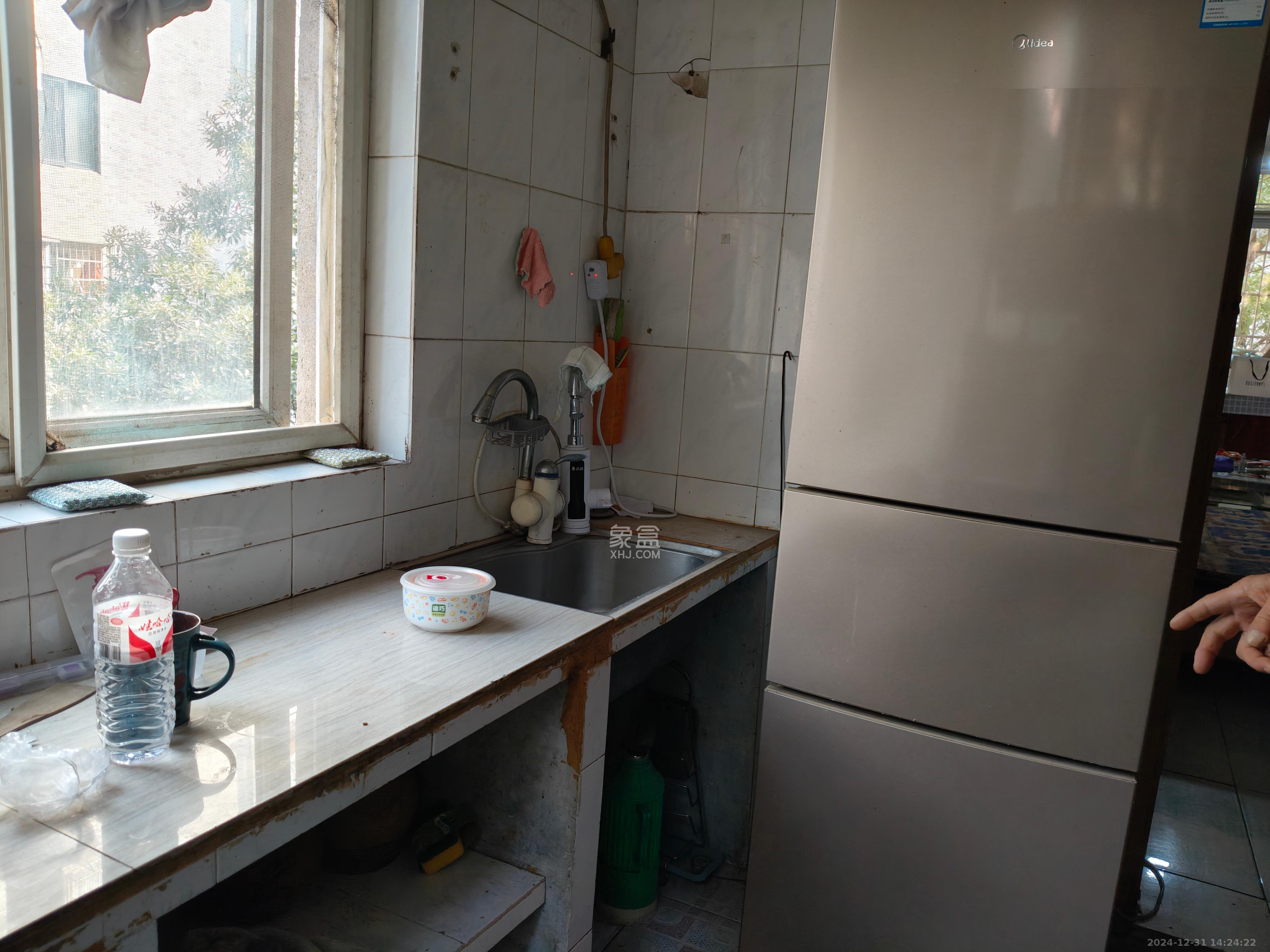 中建五局信和苑二区 1室1厅1卫 800.0元/月 中建五局信和苑二区 1室1厅1卫 800.0元/月室内图