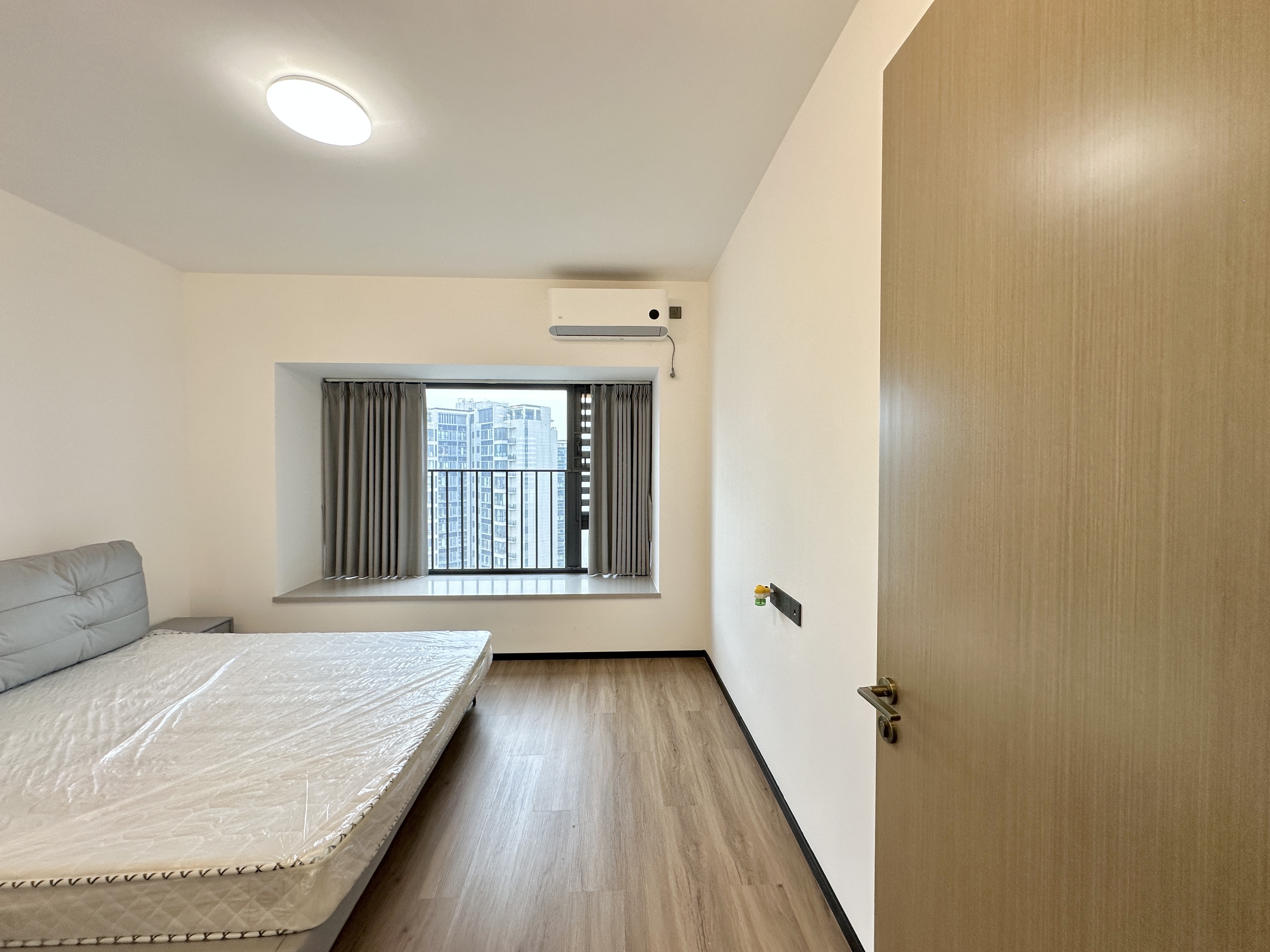 融创海口一号 3室2厅2卫 220.0万 融创海口一号 3室2厅2卫 220.0万客厅