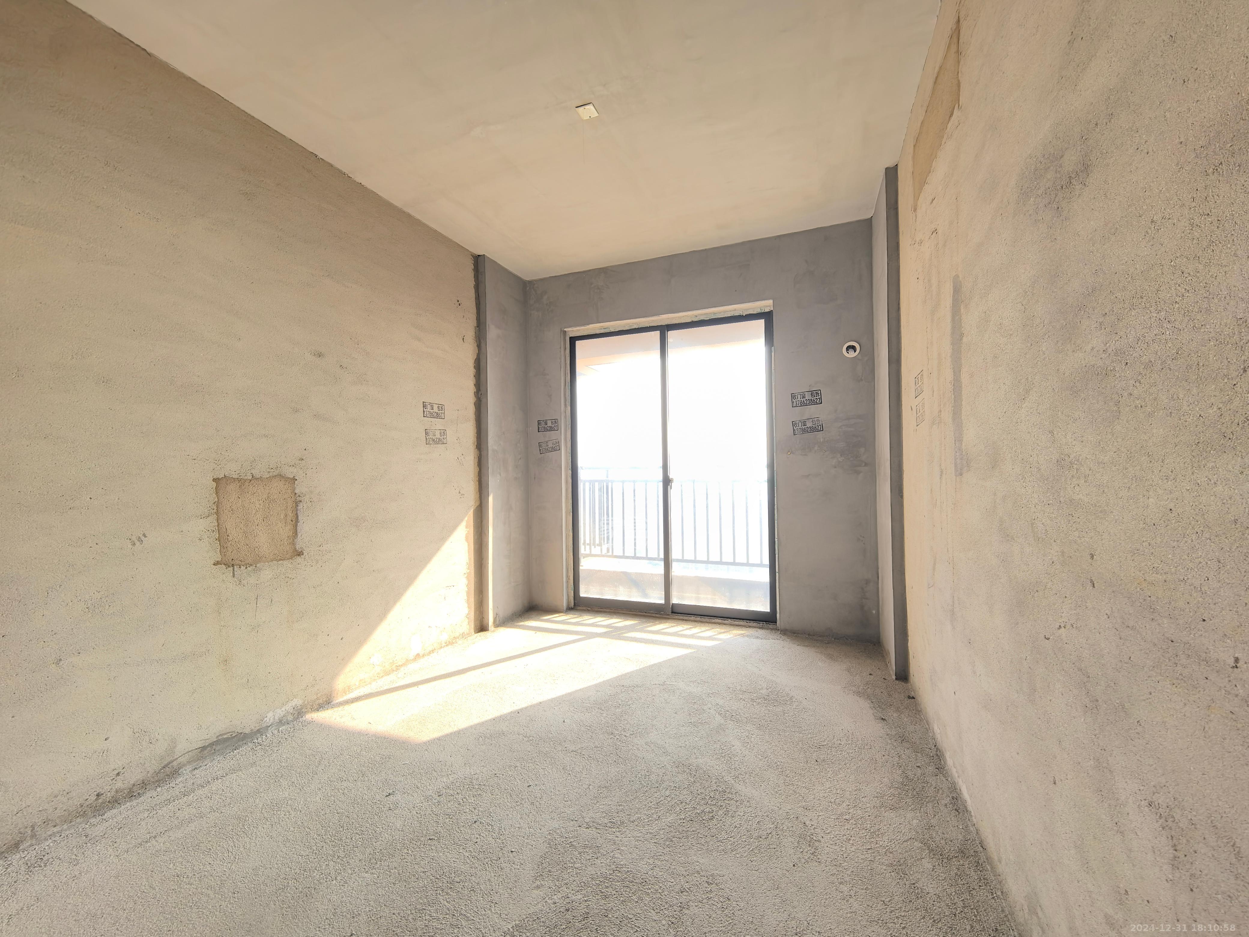 天马花园  3室2厅2卫    35.8万 天马花园  3室2厅2卫    35.8万客厅