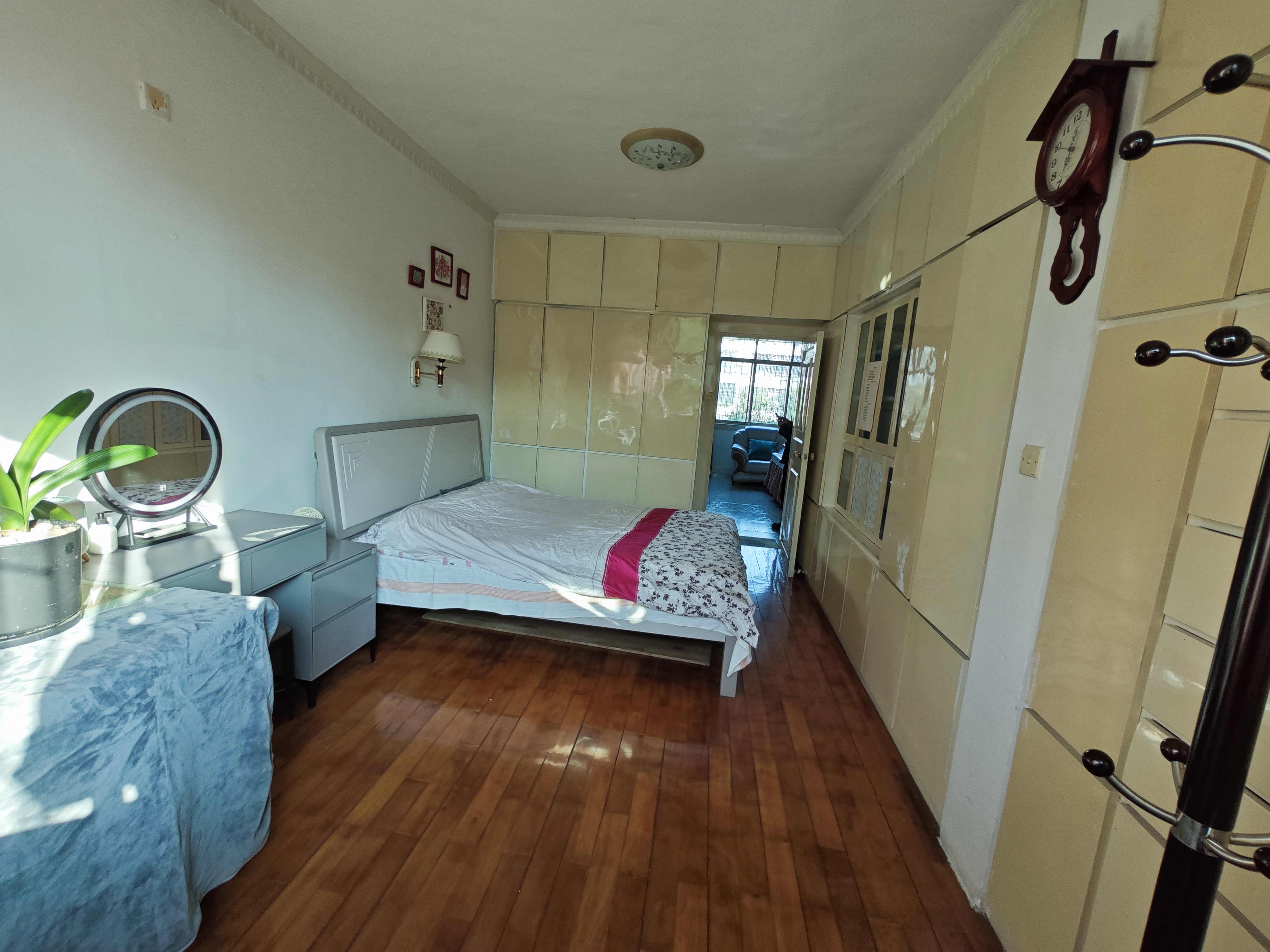 市人大政协机关大院住宅区(老市委) 1室0厅0卫 76.8万 市人大政协机关大院住宅区(老市委) 1室0厅0卫 76.8万卧室