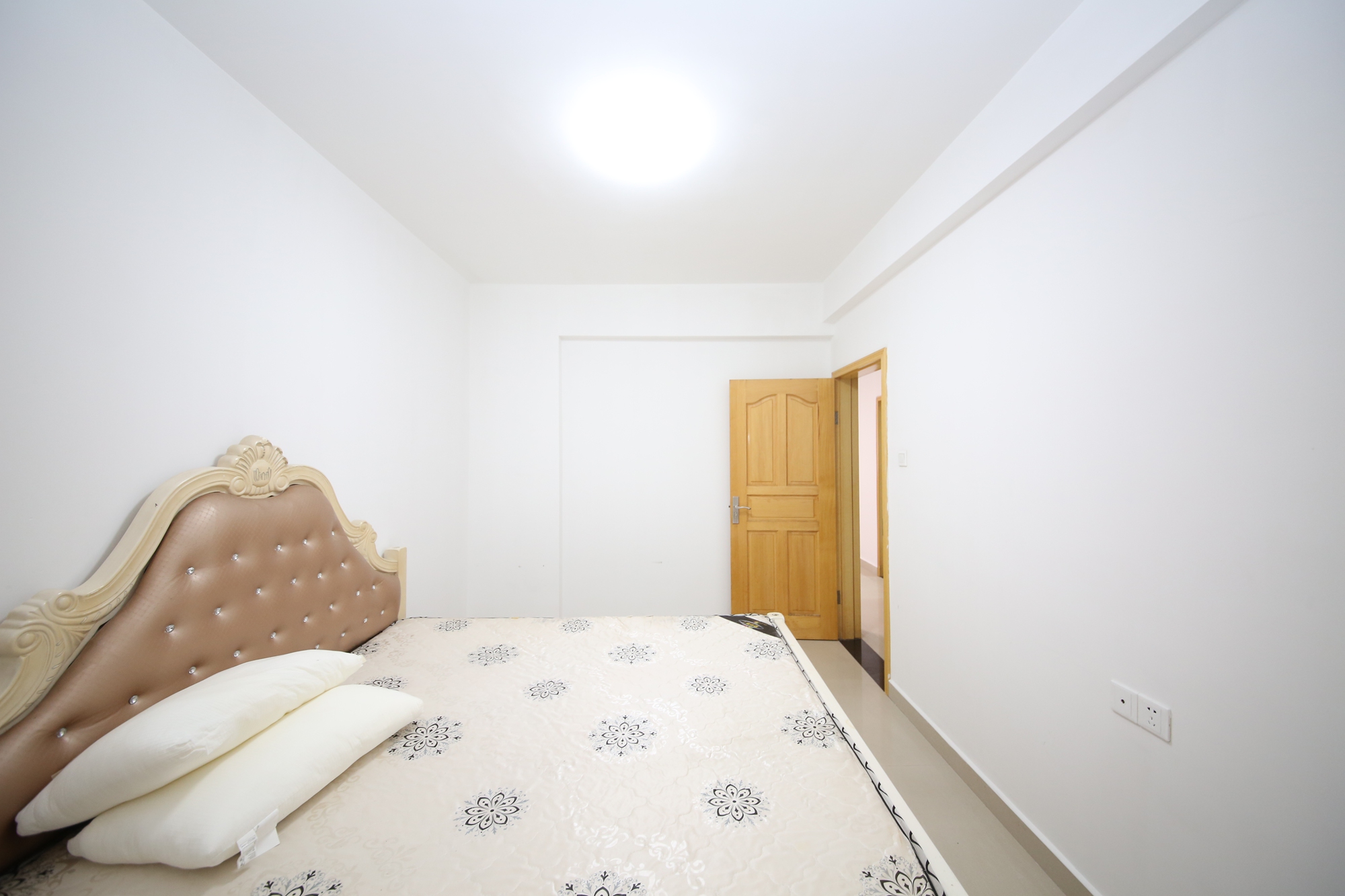 五一大道202（中环壹世界）  2室1厅1卫    98.0万卧室