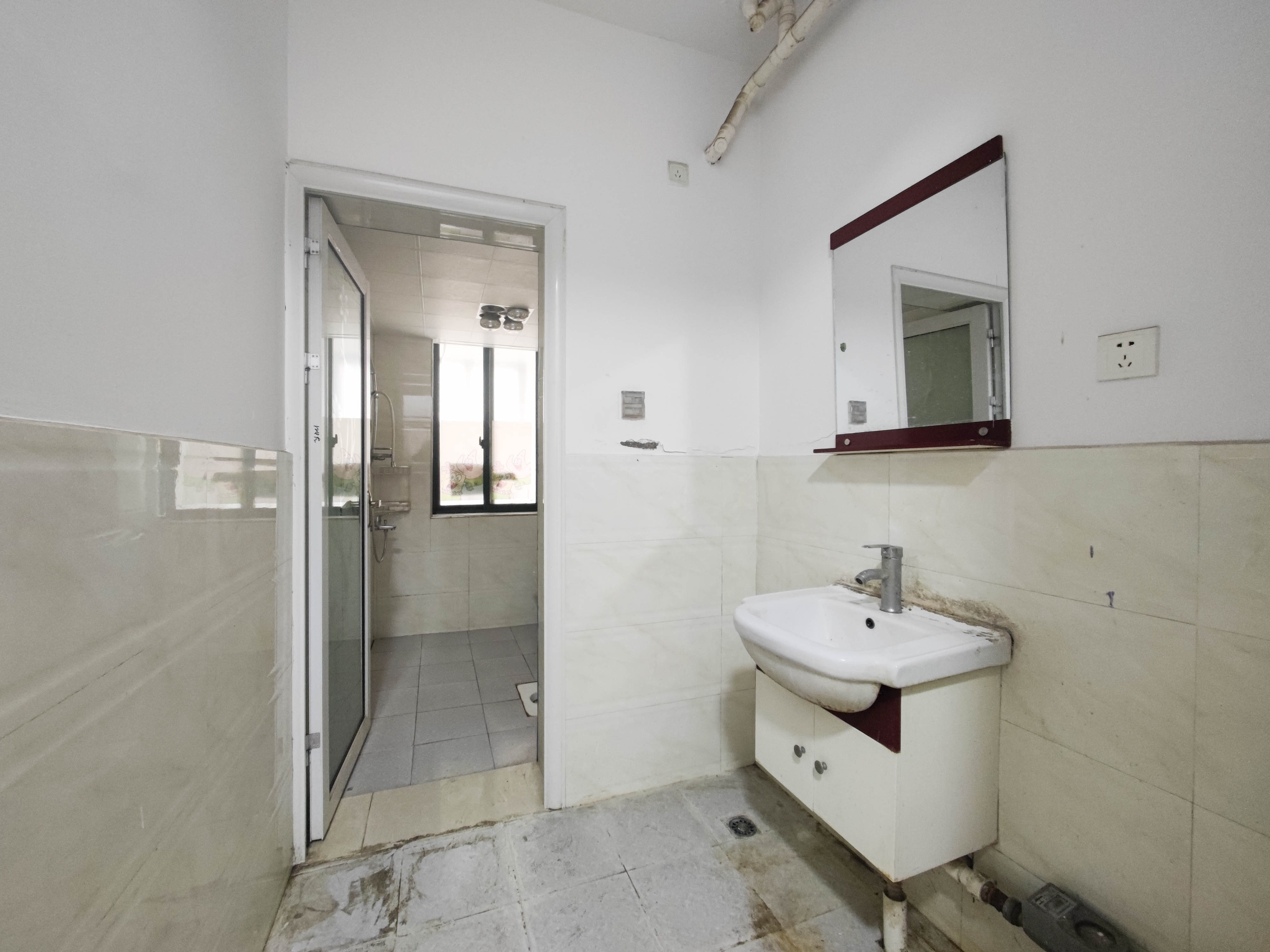 华盛世纪新城  4室2厅1卫    144.8万 华盛世纪新城  4室2厅1卫    144.8万卫生间