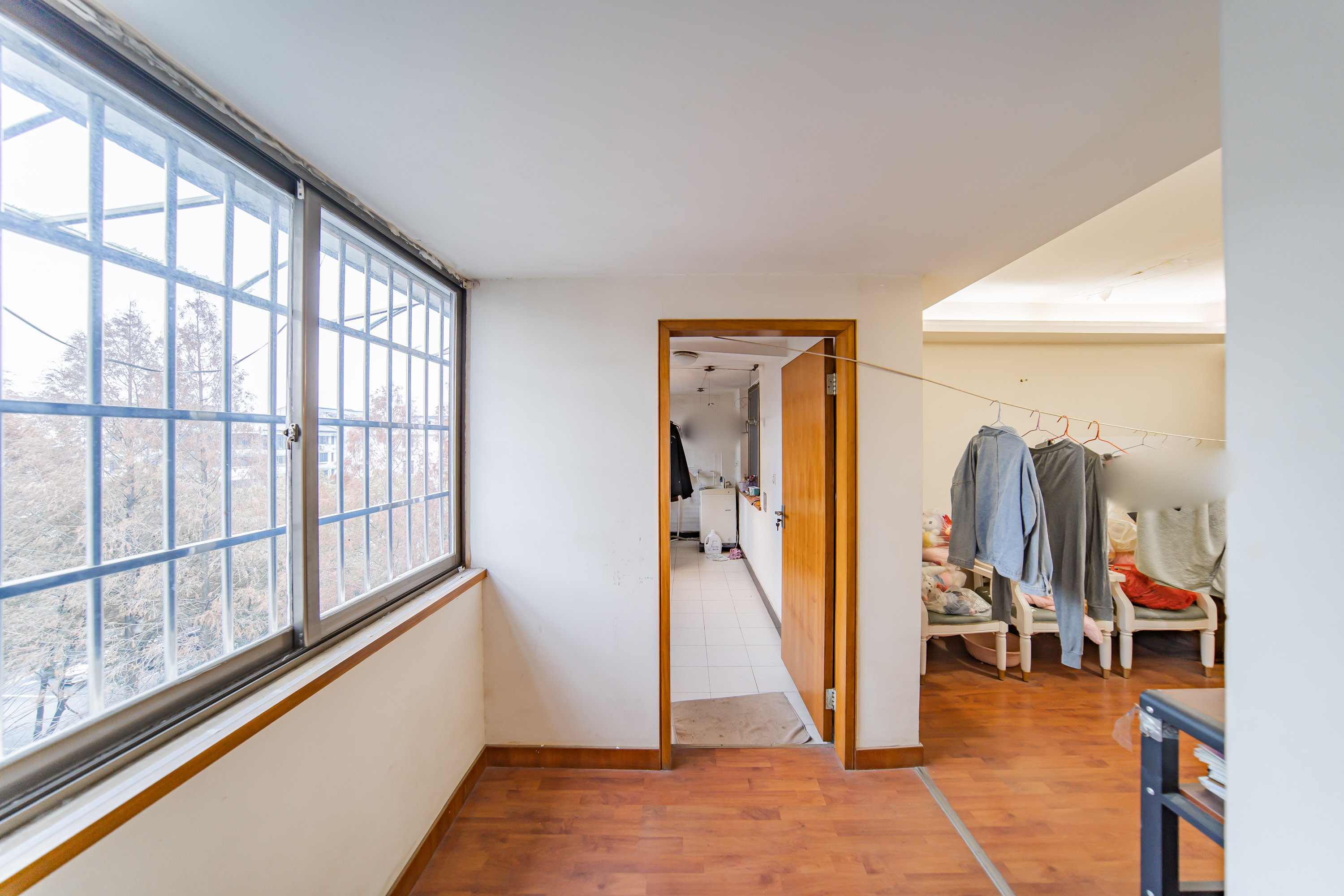 科教新村  6室2厅2卫   209.50万阳台