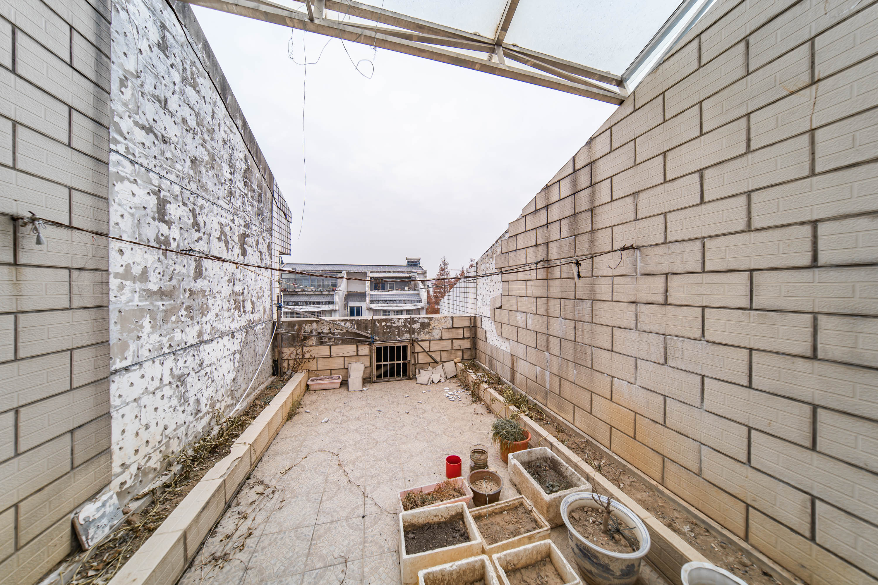 科教新村  6室2厅2卫   209.50万阳台
